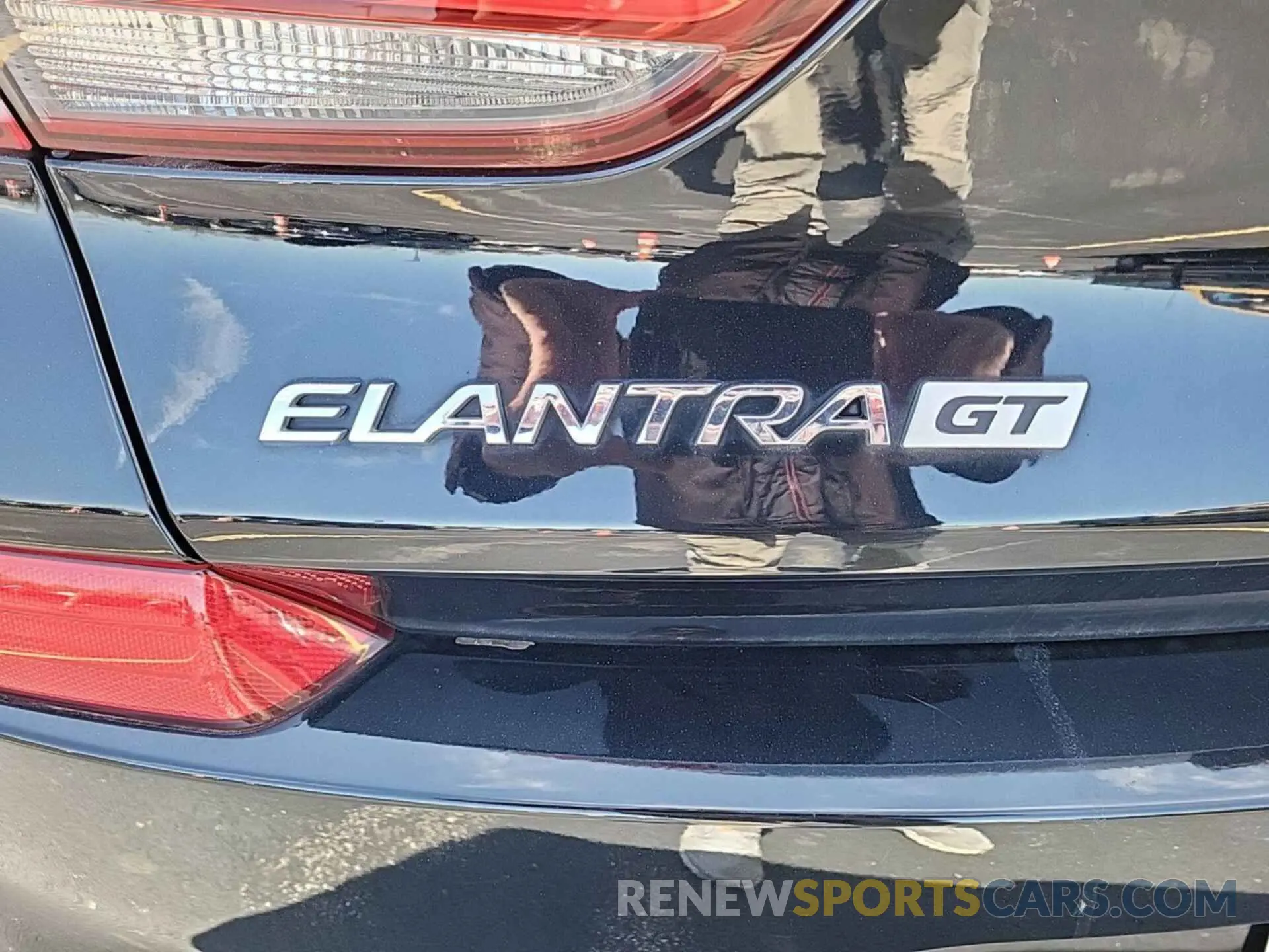 8 fotografías del automóvil dañado KMHH35LE9KU104055 HYUNDAI ELANTRA GT 2019