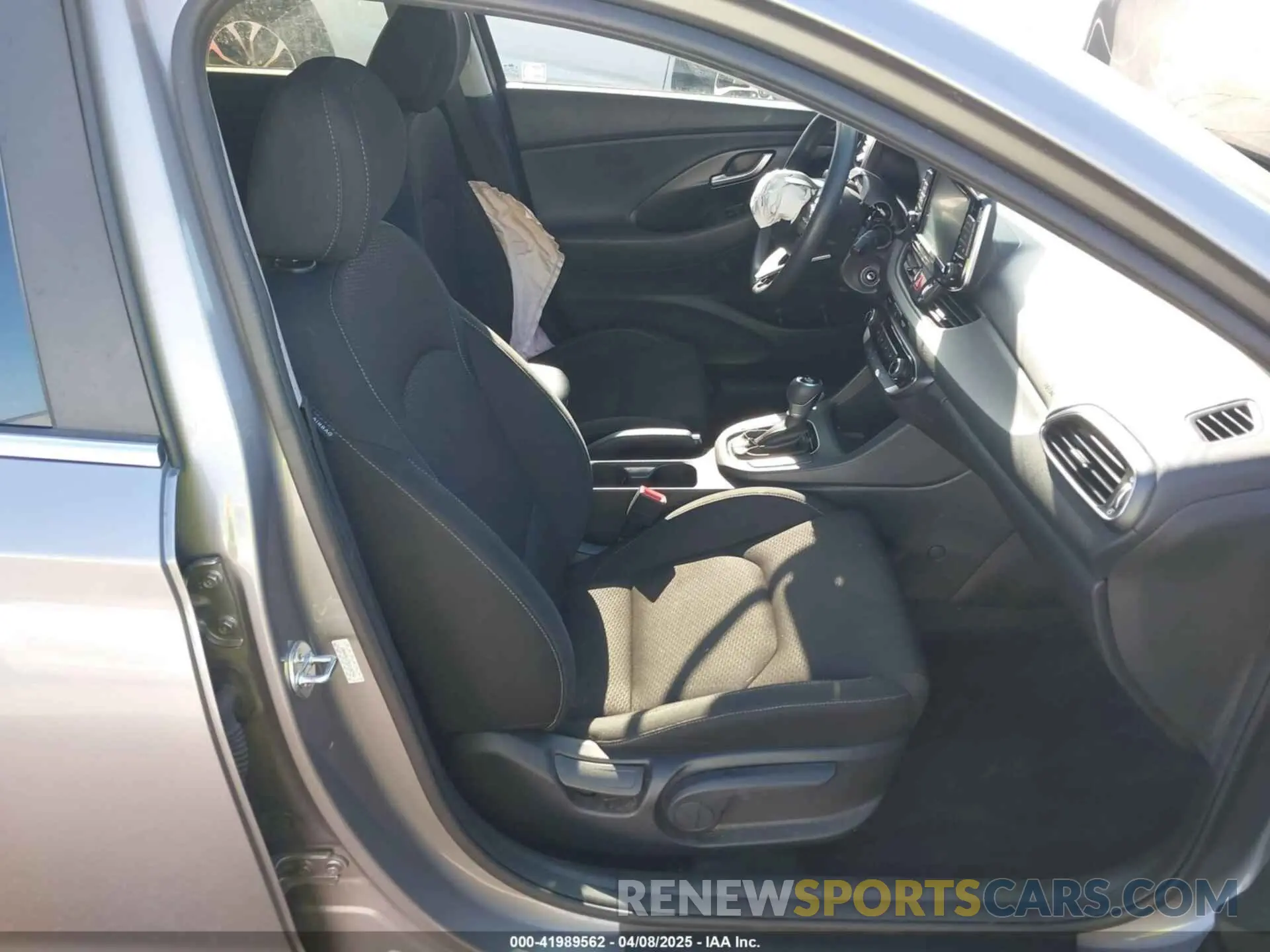 5 fotografías del automóvil dañado KMHH35LE7LU136794 HYUNDAI ELANTRA GT 2020