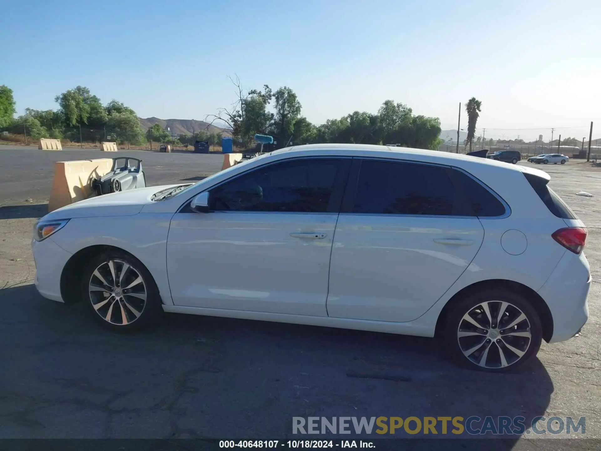 14 fotografías del automóvil dañado KMHH35LEXLU136563 HYUNDAI ELANTRA GT 2020
