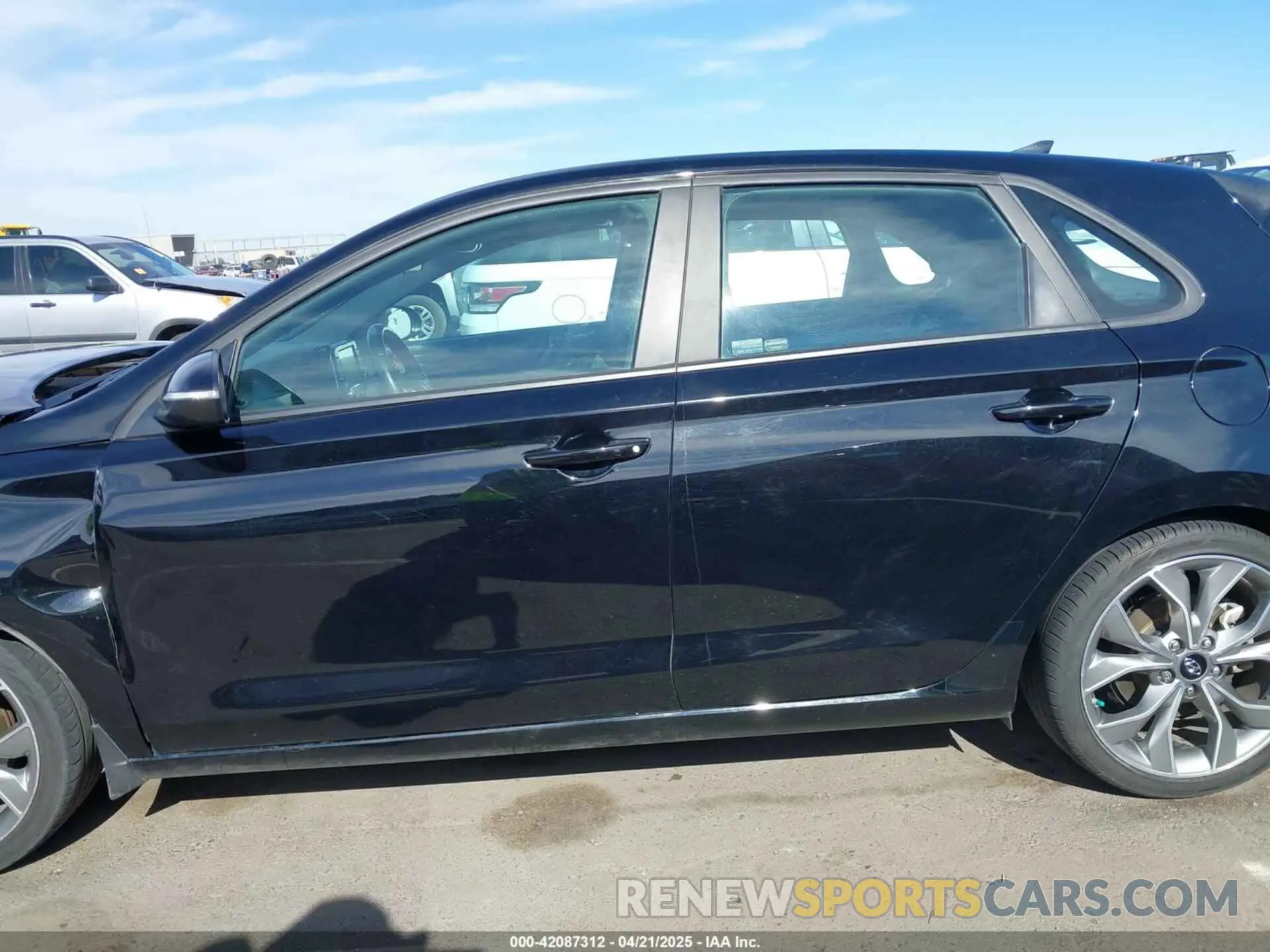 15 fotografías del automóvil dañado KMHH55LC0LU135575 HYUNDAI ELANTRA GT 2020