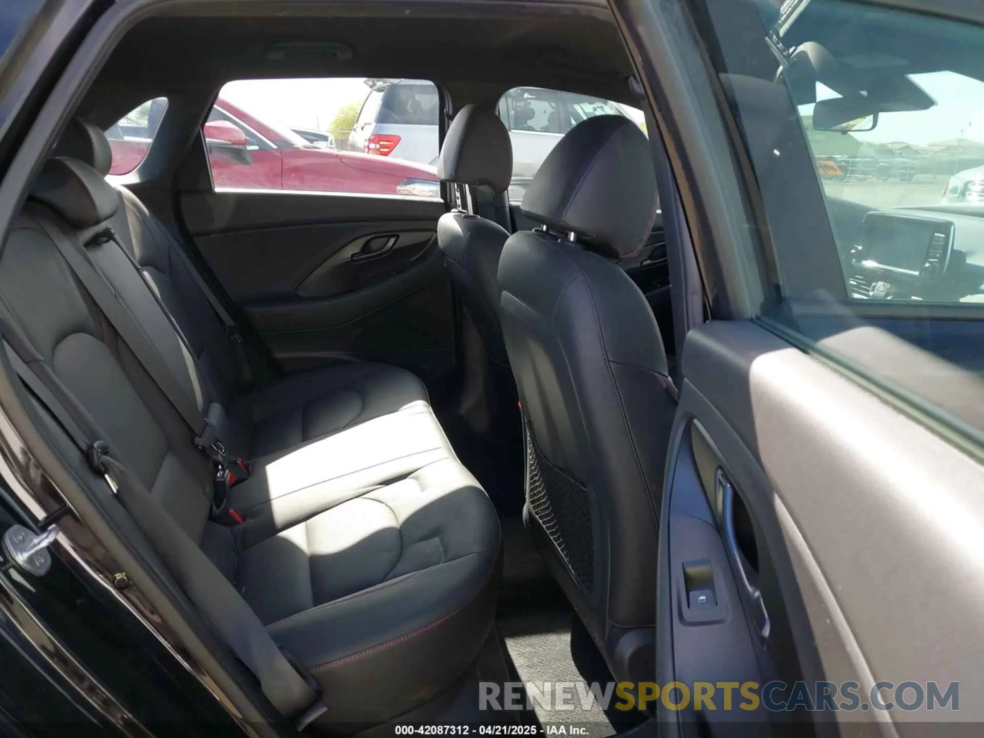 8 fotografías del automóvil dañado KMHH55LC0LU135575 HYUNDAI ELANTRA GT 2020