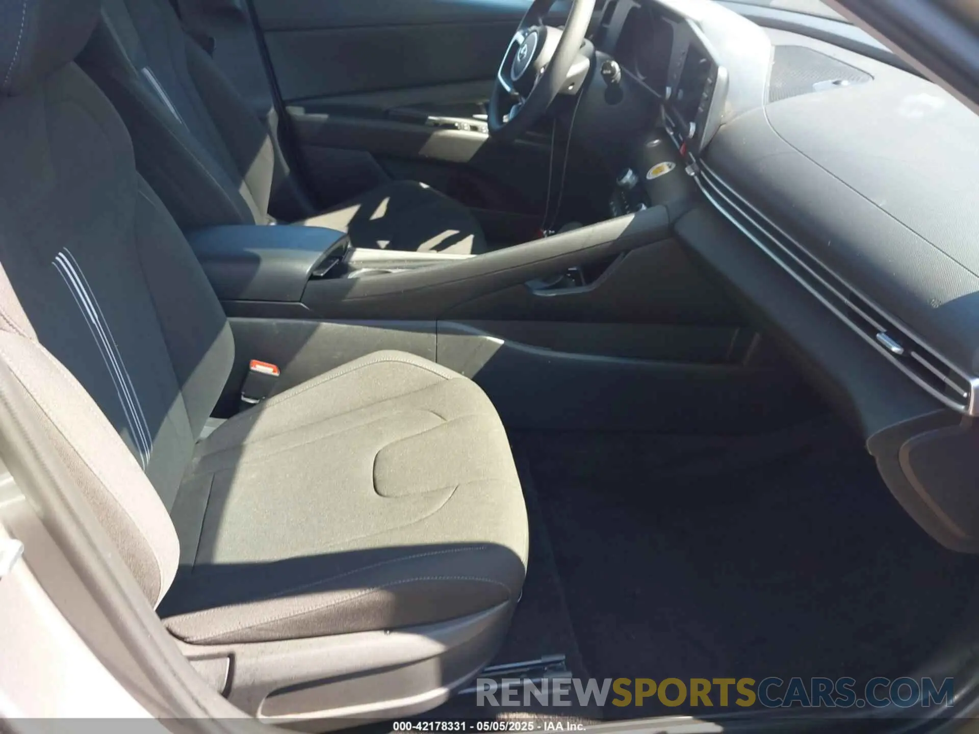 5 fotografías del automóvil dañado KMHLM4AJ1PU081654 HYUNDAI ELANTRA HYBRID 2023