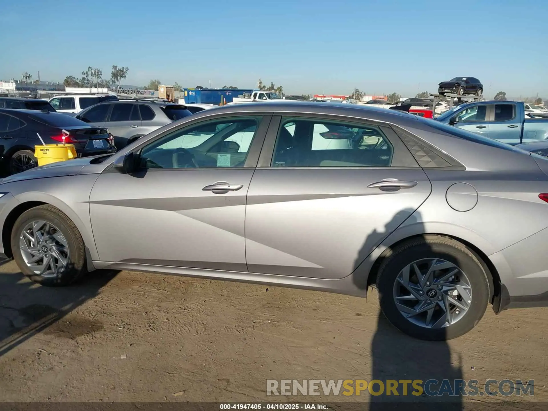 14 fotografías del automóvil dañado KMHLM4DJ0RU103156 HYUNDAI ELANTRA HYBRID 2024
