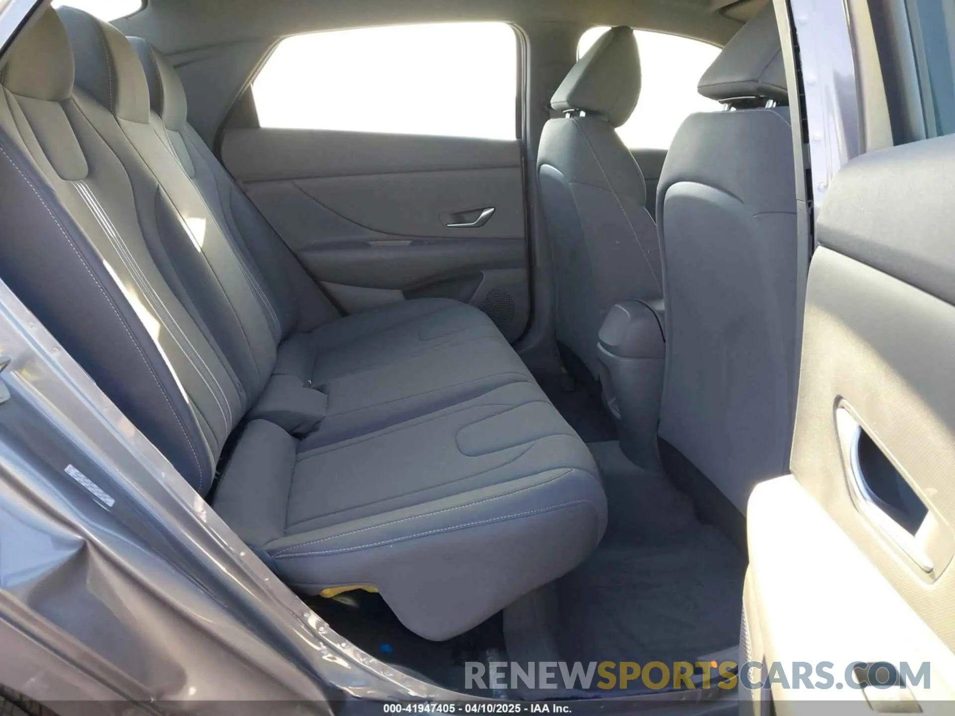 8 fotografías del automóvil dañado KMHLM4DJ0RU103156 HYUNDAI ELANTRA HYBRID 2024