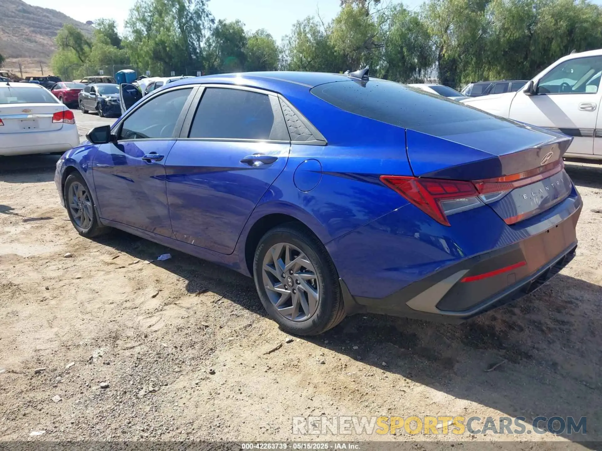 3 fotografías del automóvil dañado KMHLM4DJ4RU097281 HYUNDAI ELANTRA HYBRID 2024