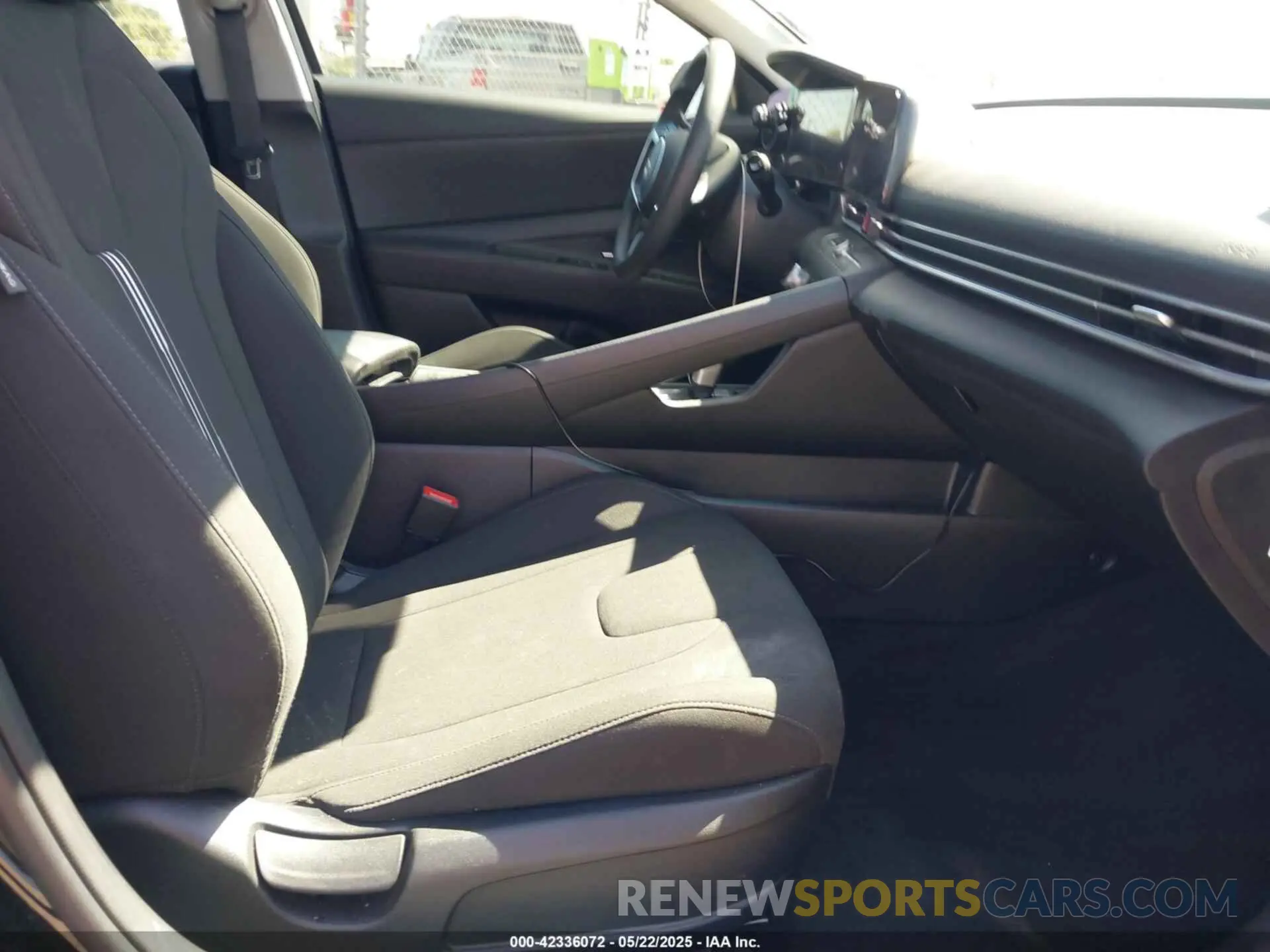 5 fotografías del automóvil dañado KMHLM4DJ8RU107889 HYUNDAI ELANTRA HYBRID 2024
