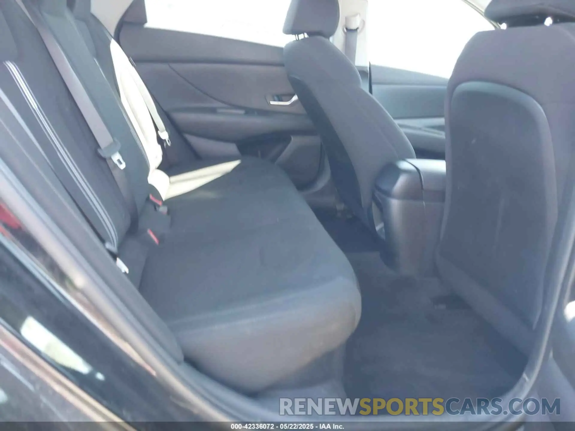 8 fotografías del automóvil dañado KMHLM4DJ8RU107889 HYUNDAI ELANTRA HYBRID 2024