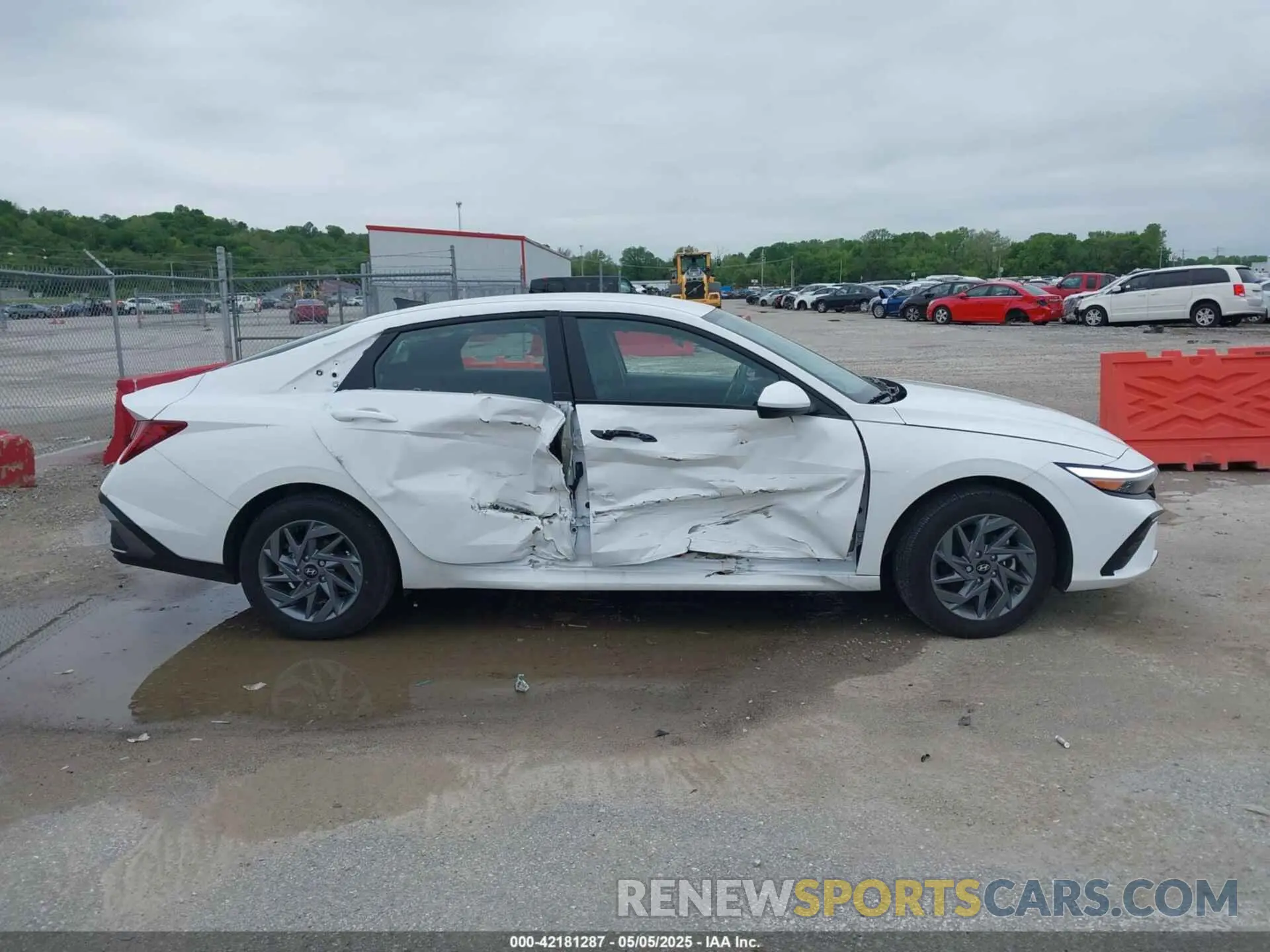 14 fotografías del automóvil dañado KMHLM4DJ8RU116768 HYUNDAI ELANTRA HYBRID 2024