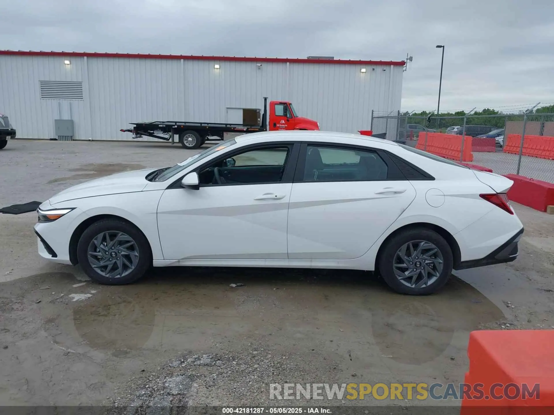 15 fotografías del automóvil dañado KMHLM4DJ8RU116768 HYUNDAI ELANTRA HYBRID 2024