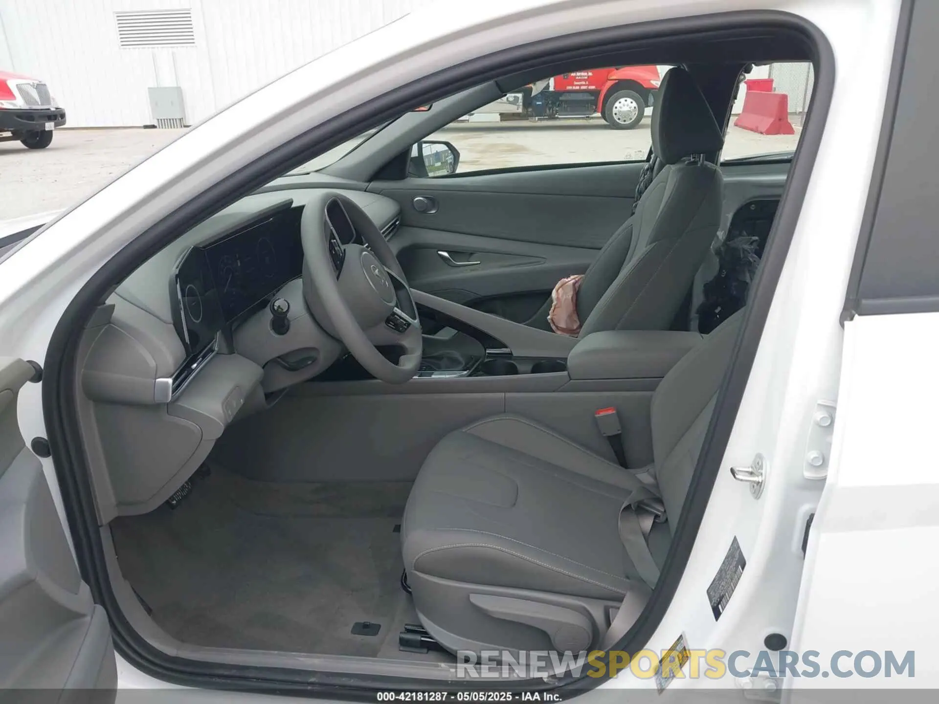 5 fotografías del automóvil dañado KMHLM4DJ8RU116768 HYUNDAI ELANTRA HYBRID 2024