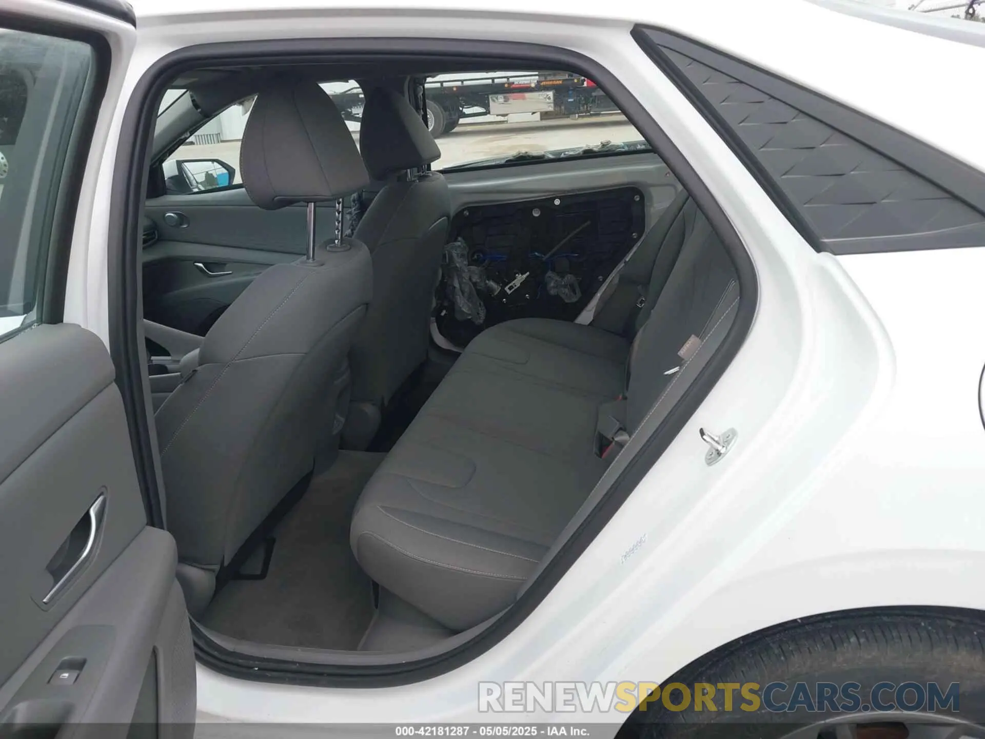 8 fotografías del automóvil dañado KMHLM4DJ8RU116768 HYUNDAI ELANTRA HYBRID 2024