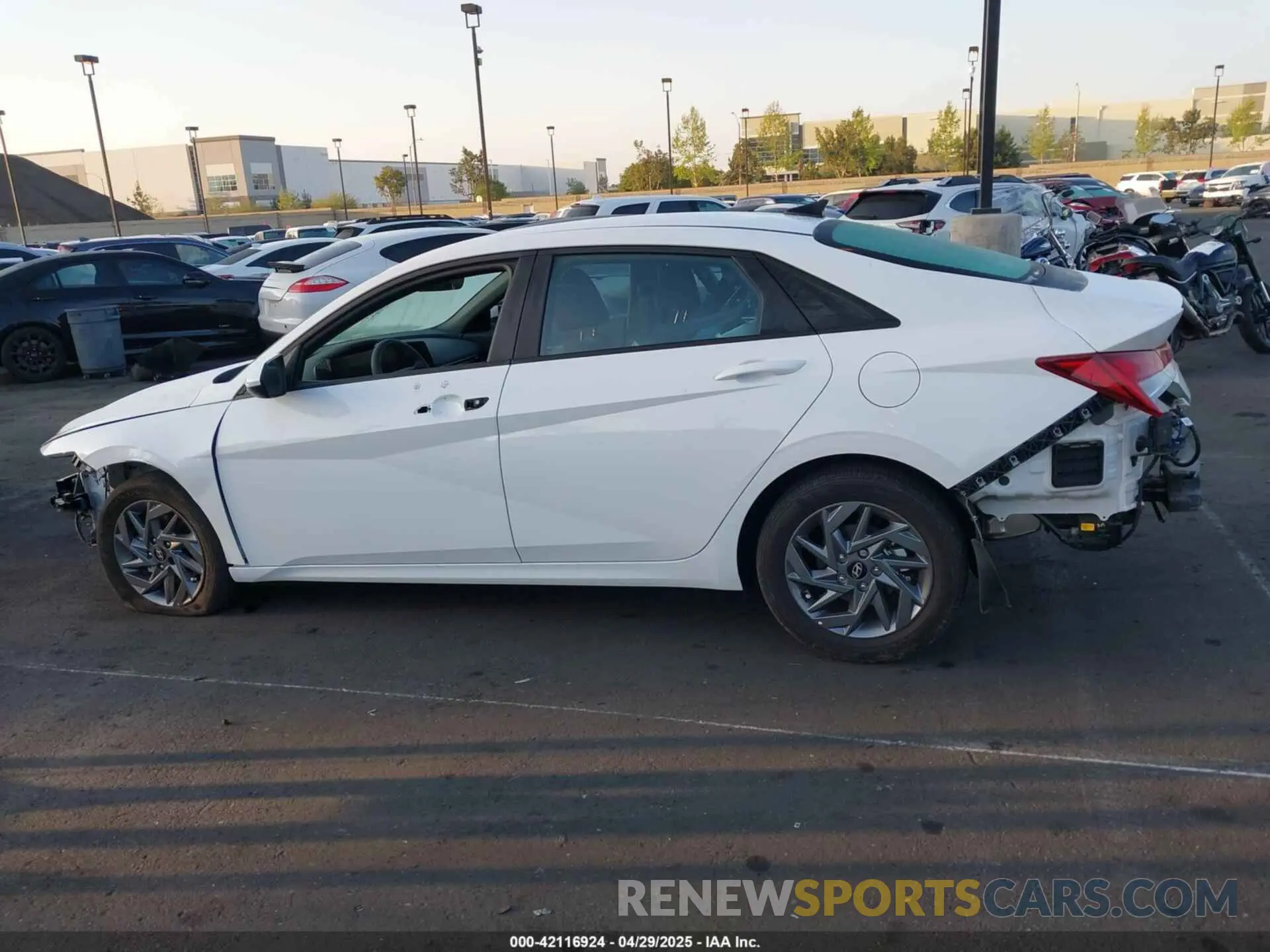 15 fotografías del automóvil dañado KMHLM4DJXRU097320 HYUNDAI ELANTRA HYBRID 2024