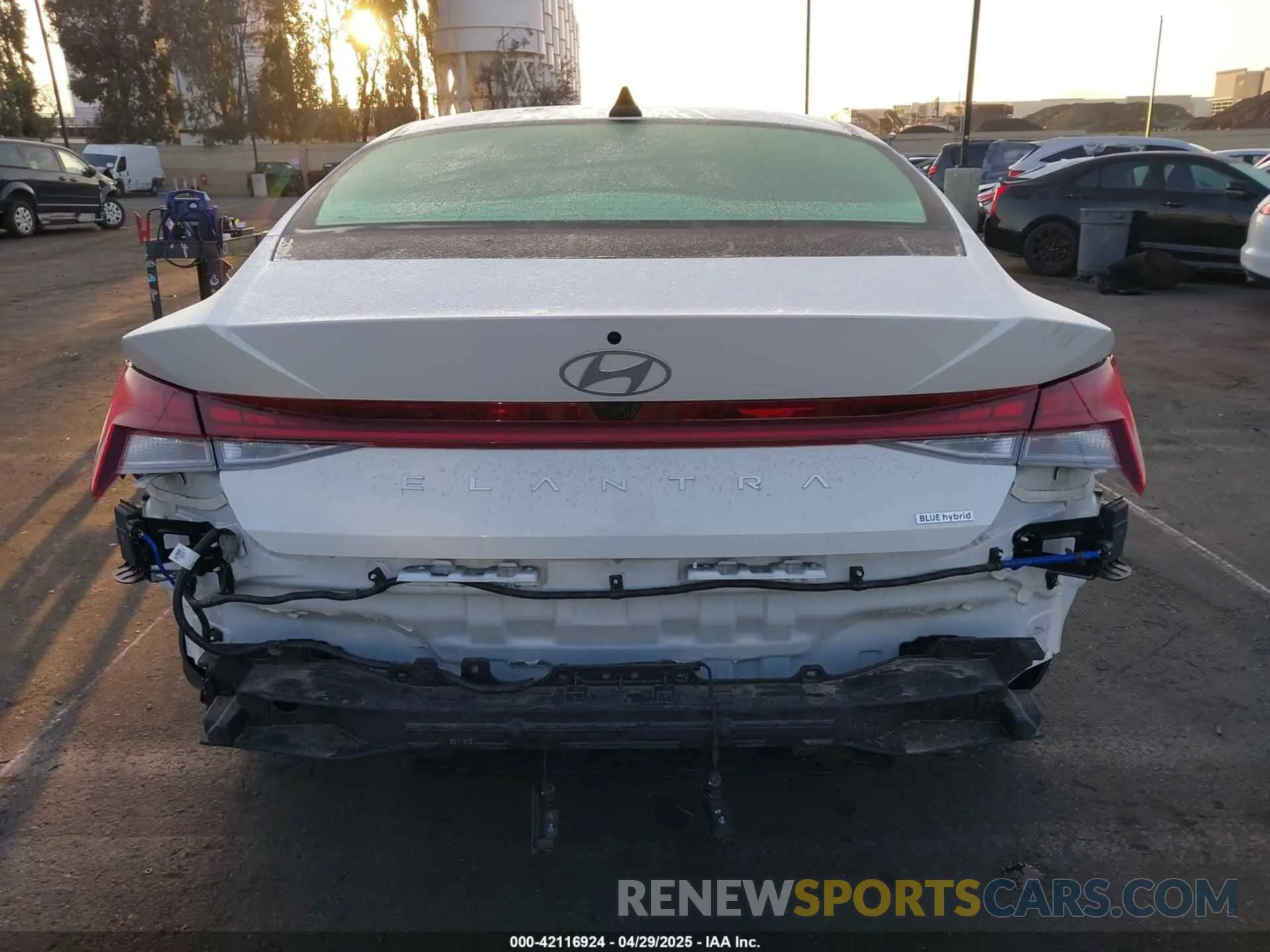 17 fotografías del automóvil dañado KMHLM4DJXRU097320 HYUNDAI ELANTRA HYBRID 2024