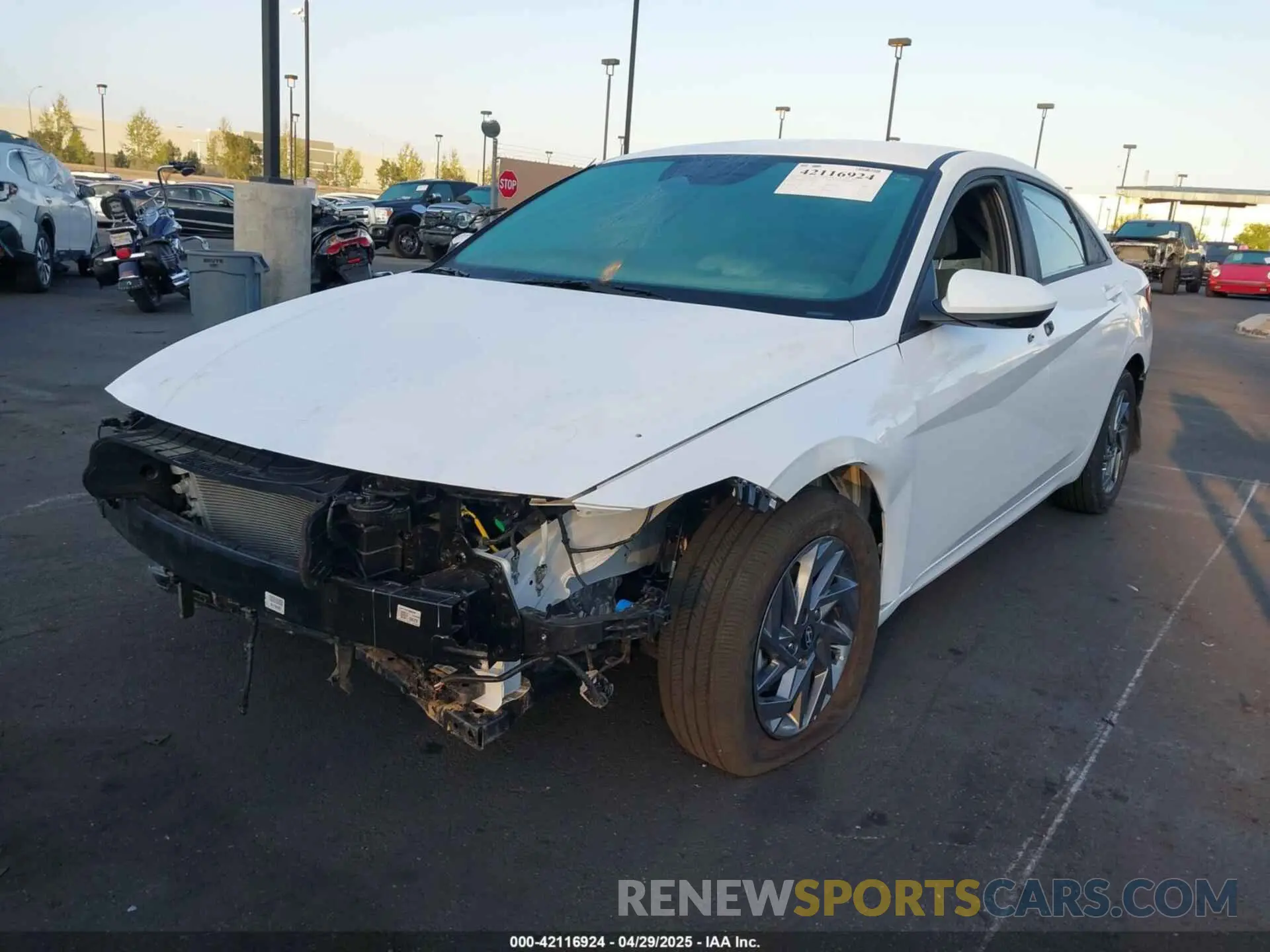 2 fotografías del automóvil dañado KMHLM4DJXRU097320 HYUNDAI ELANTRA HYBRID 2024