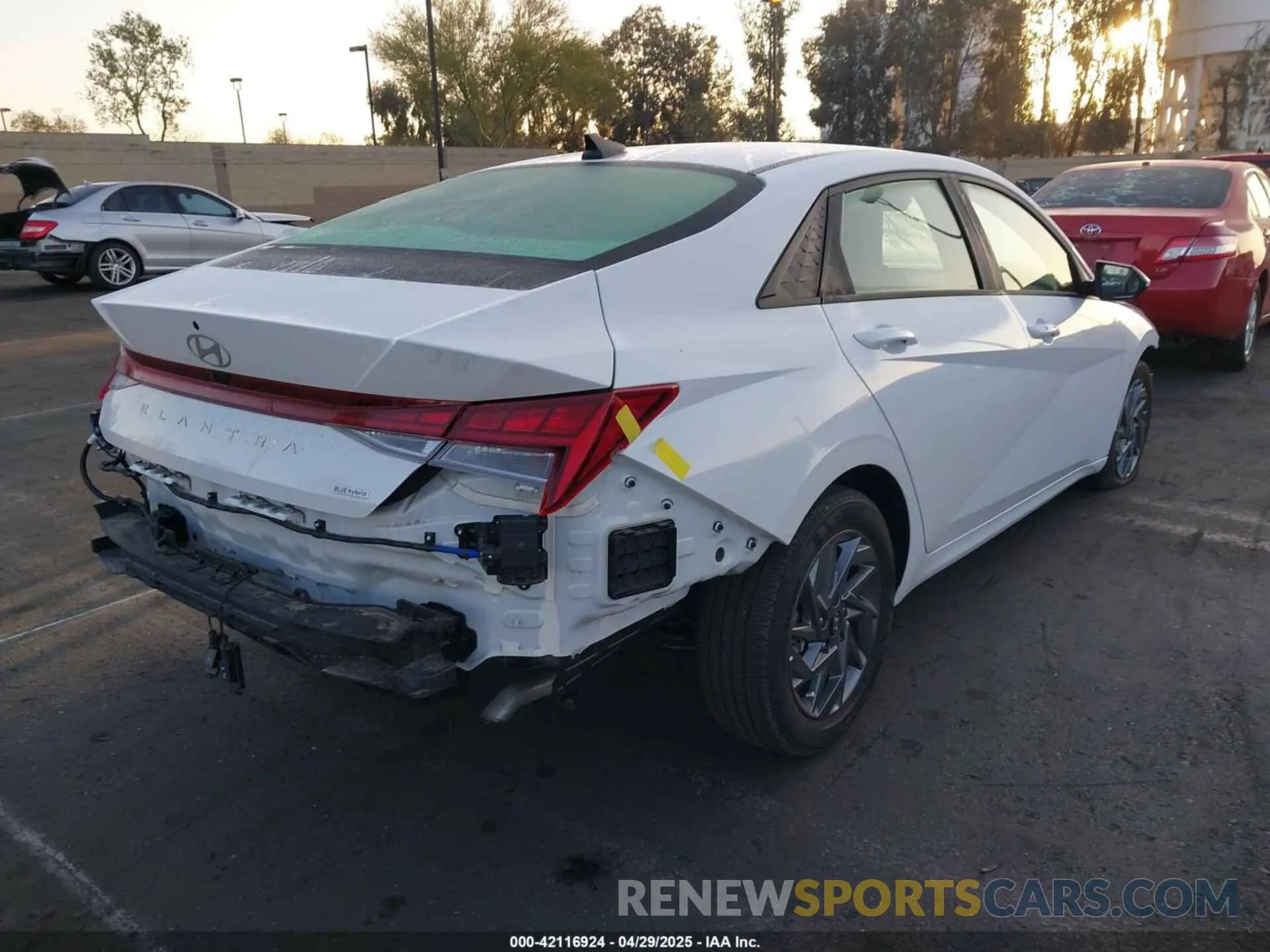4 fotografías del automóvil dañado KMHLM4DJXRU097320 HYUNDAI ELANTRA HYBRID 2024