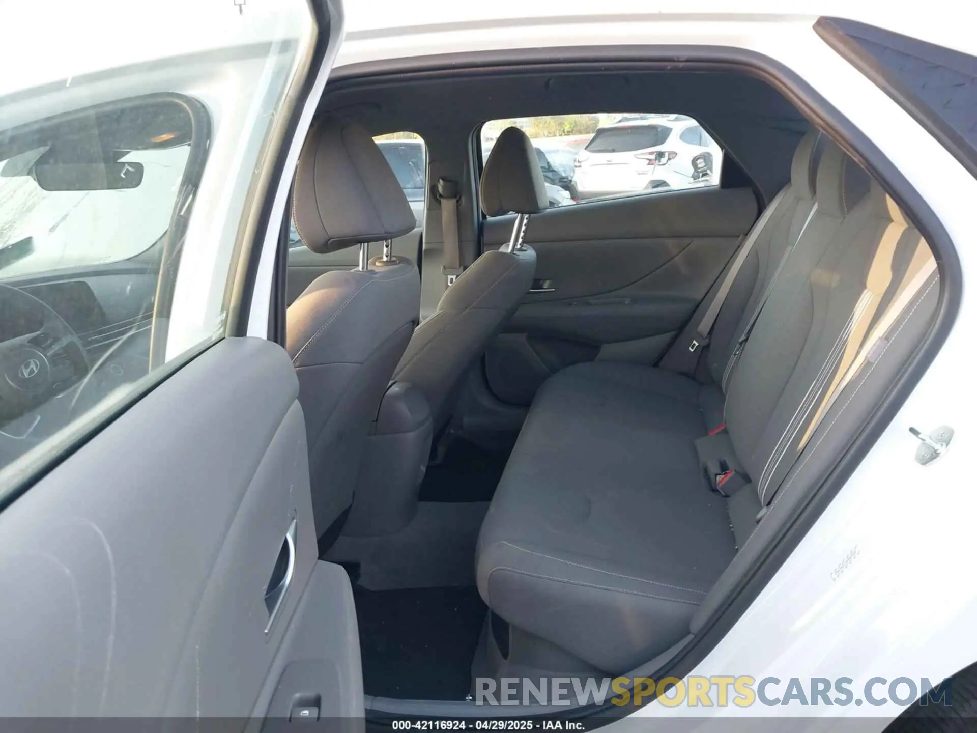 8 fotografías del automóvil dañado KMHLM4DJXRU097320 HYUNDAI ELANTRA HYBRID 2024