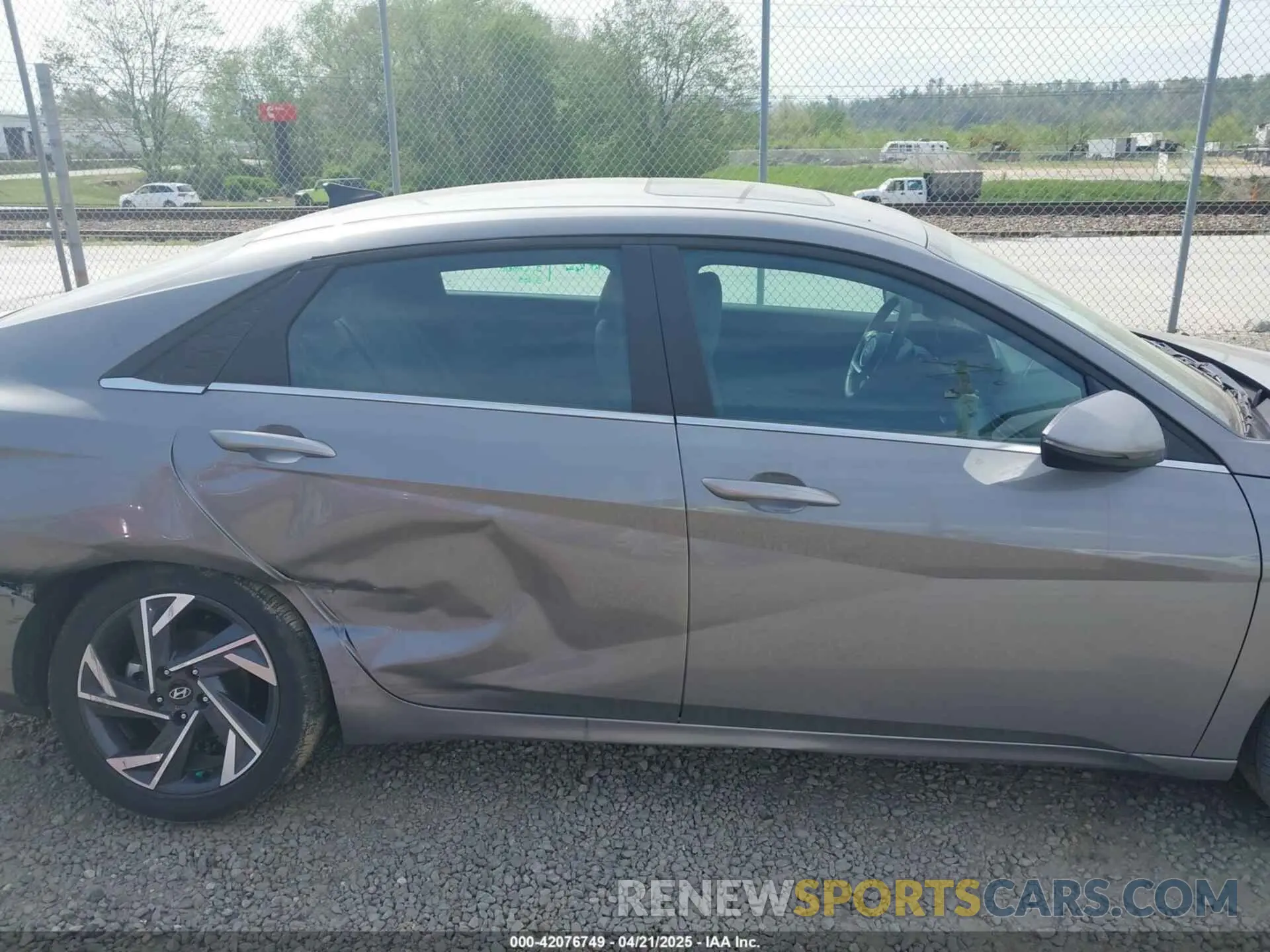 13 fotografías del automóvil dañado KMHLN4DJ0RU118270 HYUNDAI ELANTRA HYBRID 2024