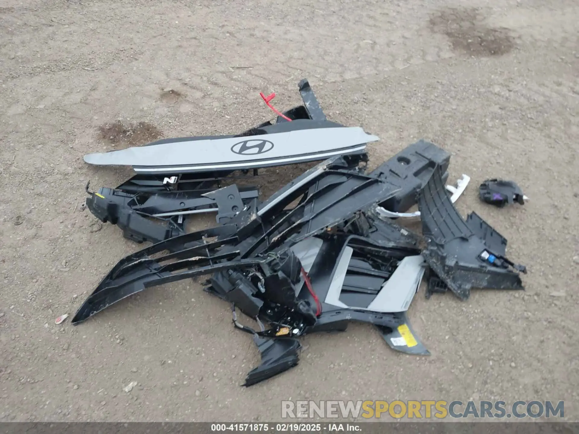12 fotografías del automóvil dañado KMHLW4DK5SU024929 HYUNDAI ELANTRA N 2025