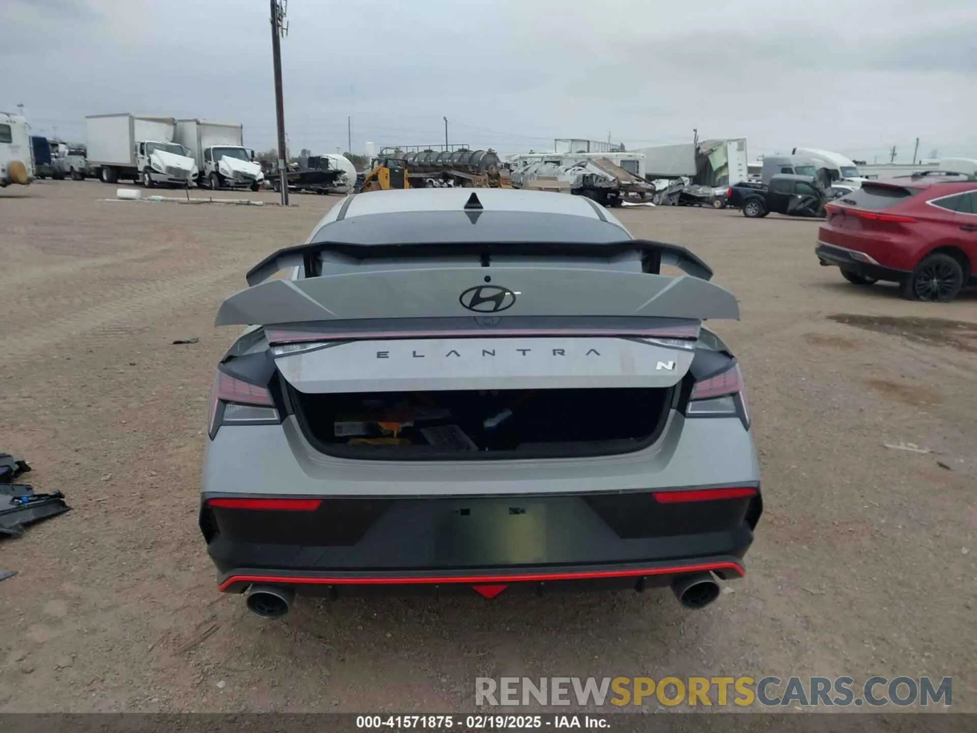 17 fotografías del automóvil dañado KMHLW4DK5SU024929 HYUNDAI ELANTRA N 2025