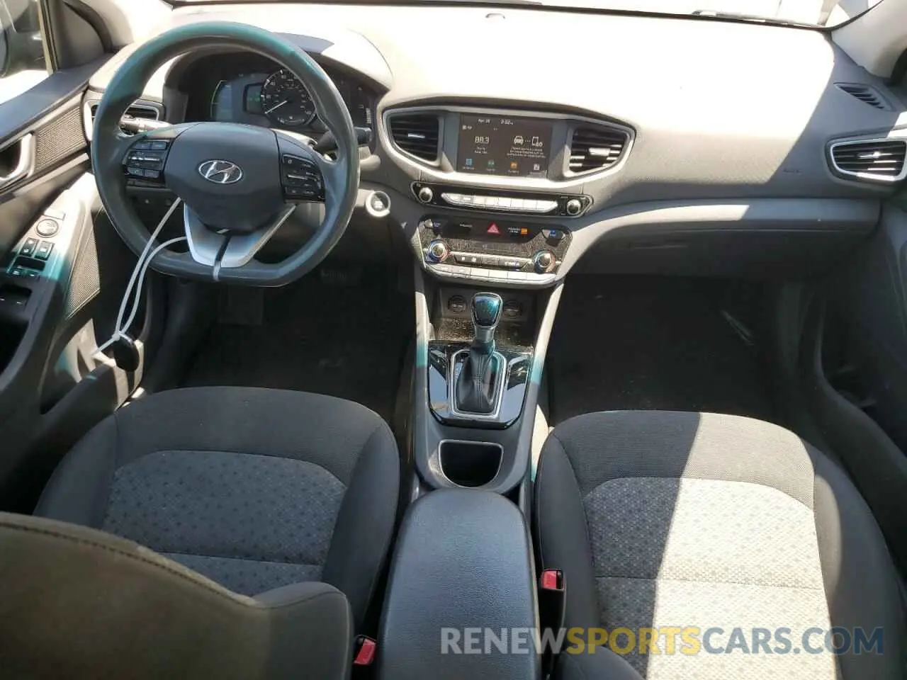 8 fotografías del automóvil dañado KMHC65LC2KU168986 HYUNDAI IONIQ 2019