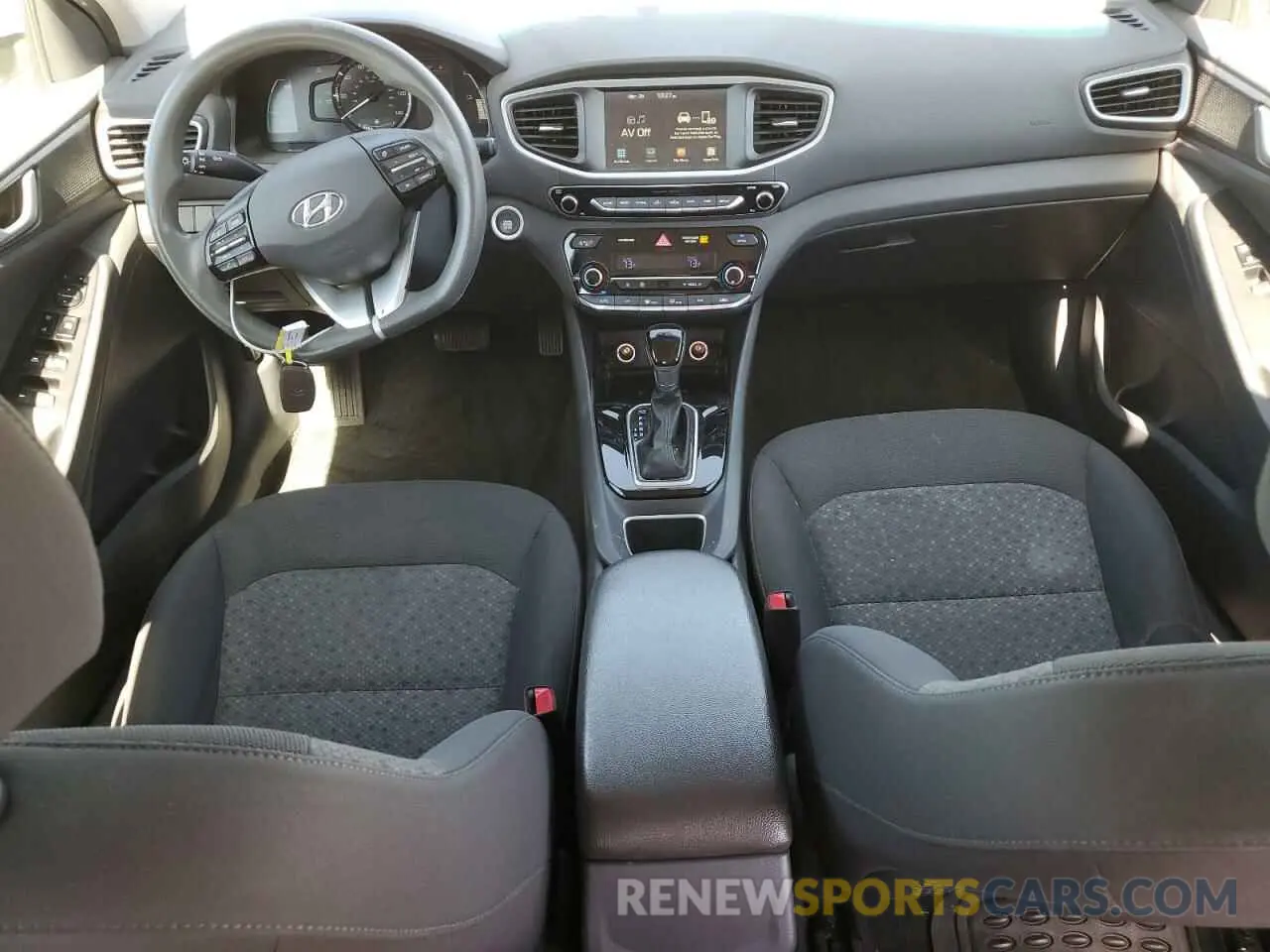 8 fotografías del automóvil dañado KMHC65LC5KU179366 HYUNDAI IONIQ 2019
