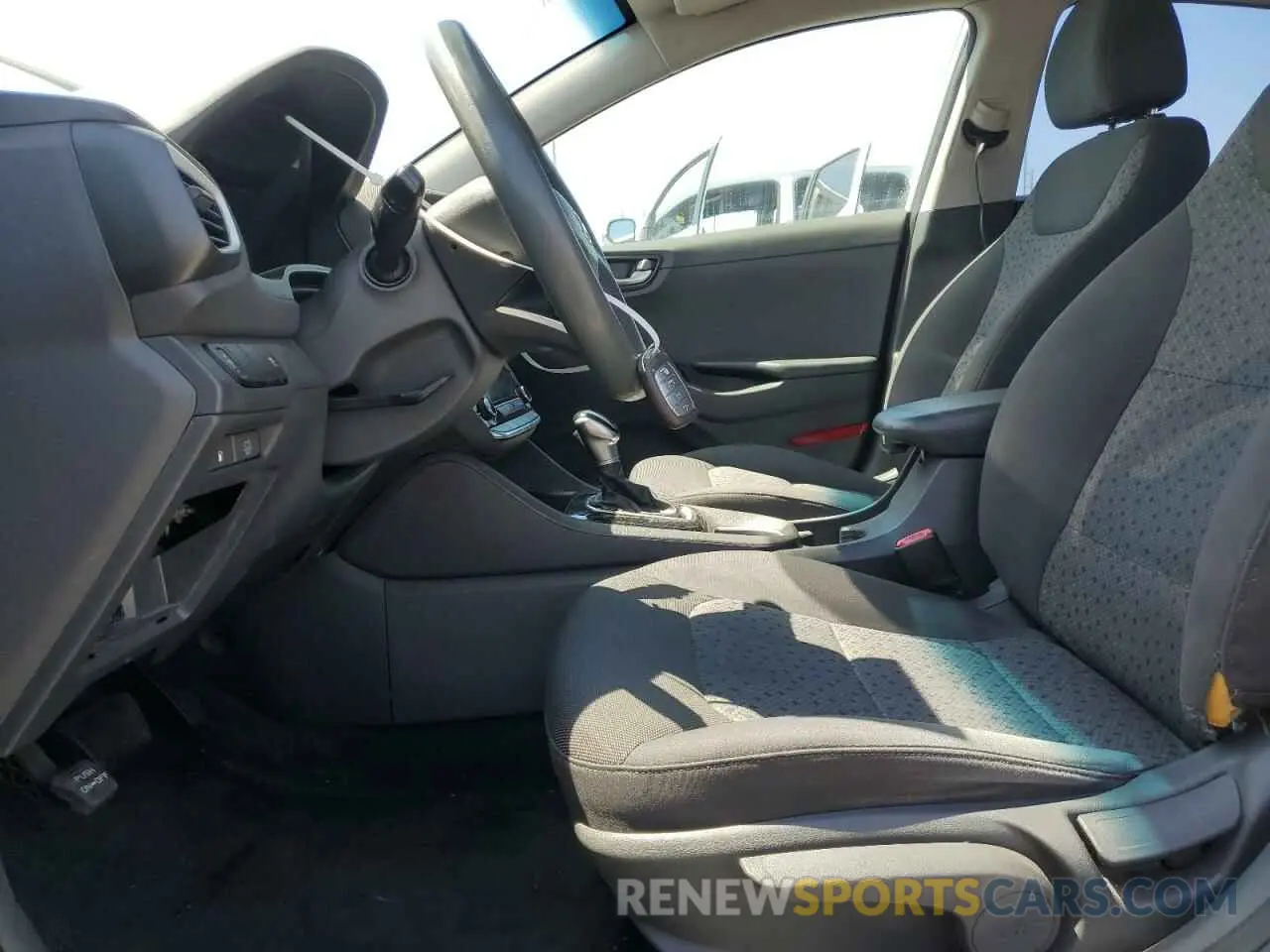 7 fotografías del automóvil dañado KMHC65LC6KU124599 HYUNDAI IONIQ 2019