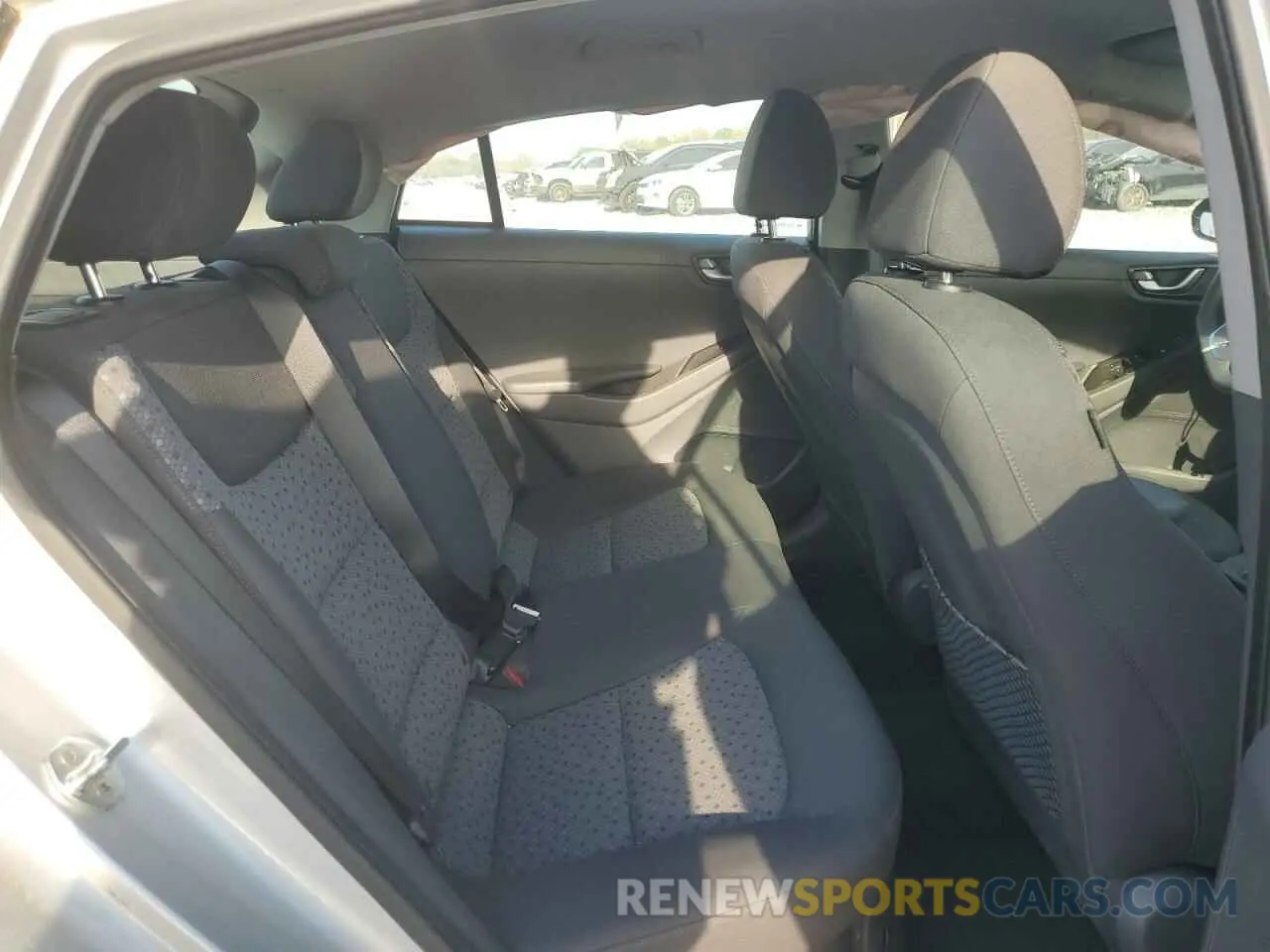 10 fotografías del automóvil dañado KMHC65LC8KU119680 HYUNDAI IONIQ 2019