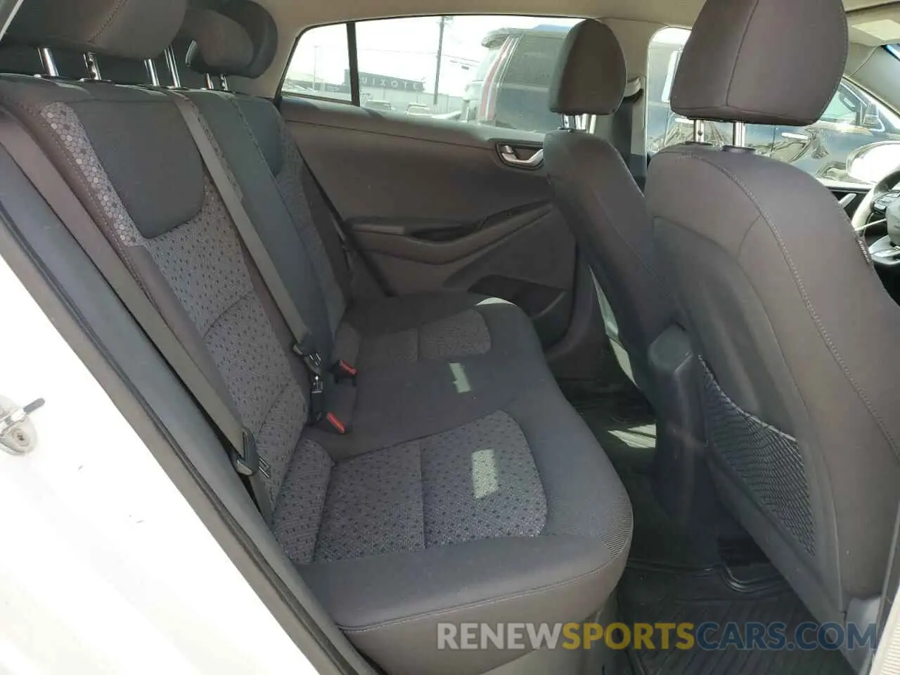 10 fotografías del automóvil dañado KMHC65LC8KU130906 HYUNDAI IONIQ 2019