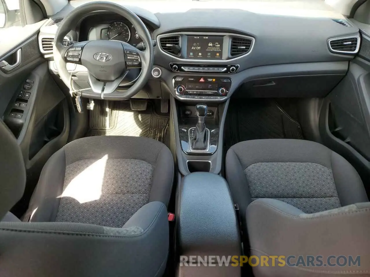 8 fotografías del automóvil dañado KMHC65LC8KU130906 HYUNDAI IONIQ 2019