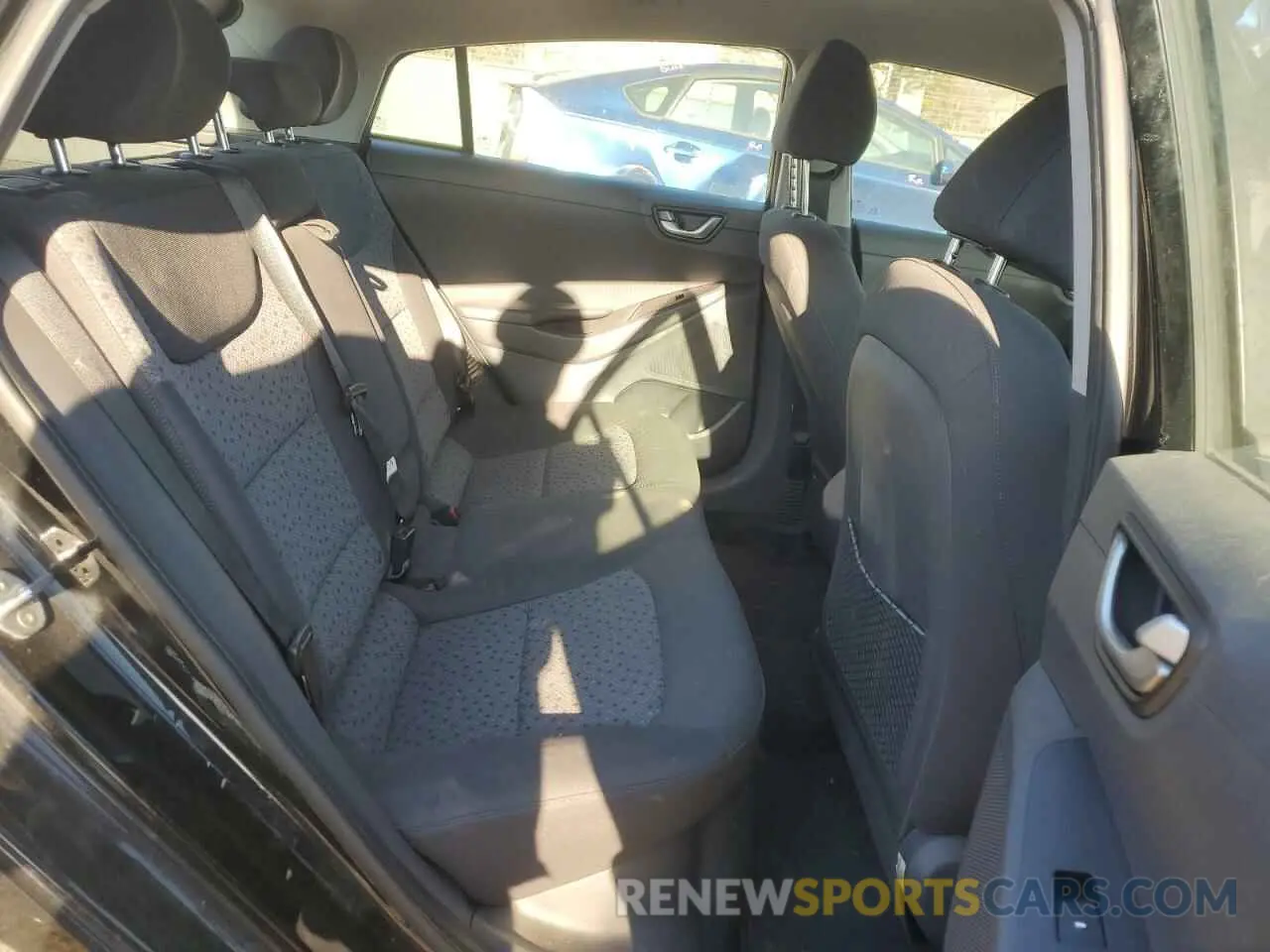 10 fotografías del automóvil dañado KMHC65LD2KU164901 HYUNDAI IONIQ 2019