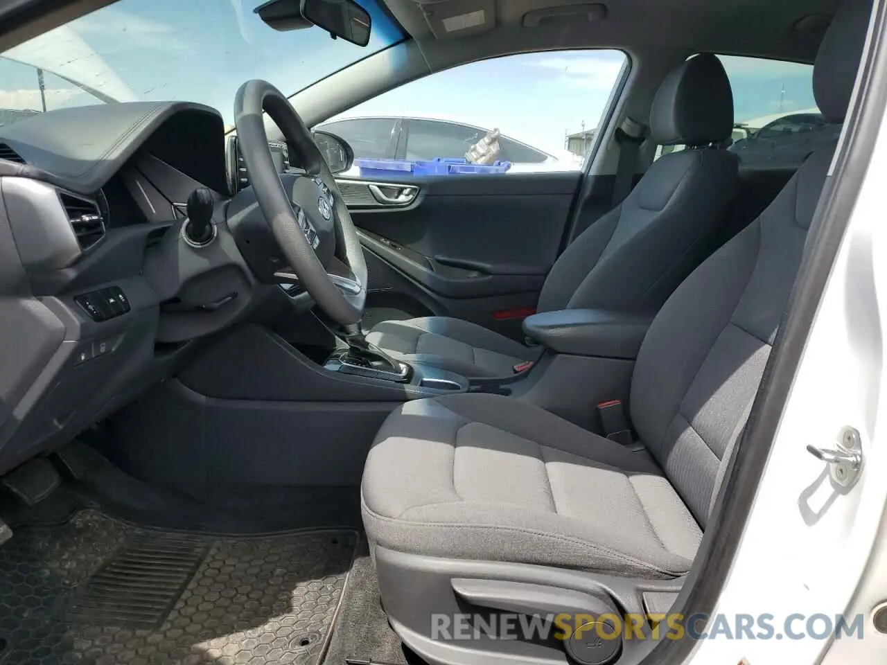 7 fotografías del automóvil dañado KMHC65LCXLU186394 HYUNDAI IONIQ 2020