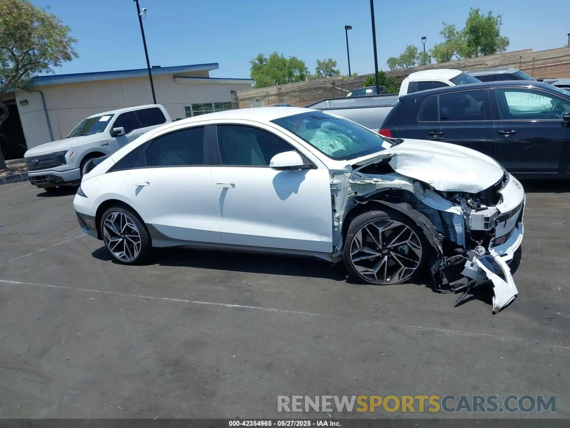 14 fotografías del automóvil dañado KMHM34ACXRA070214 HYUNDAI IONIQ 6 2024