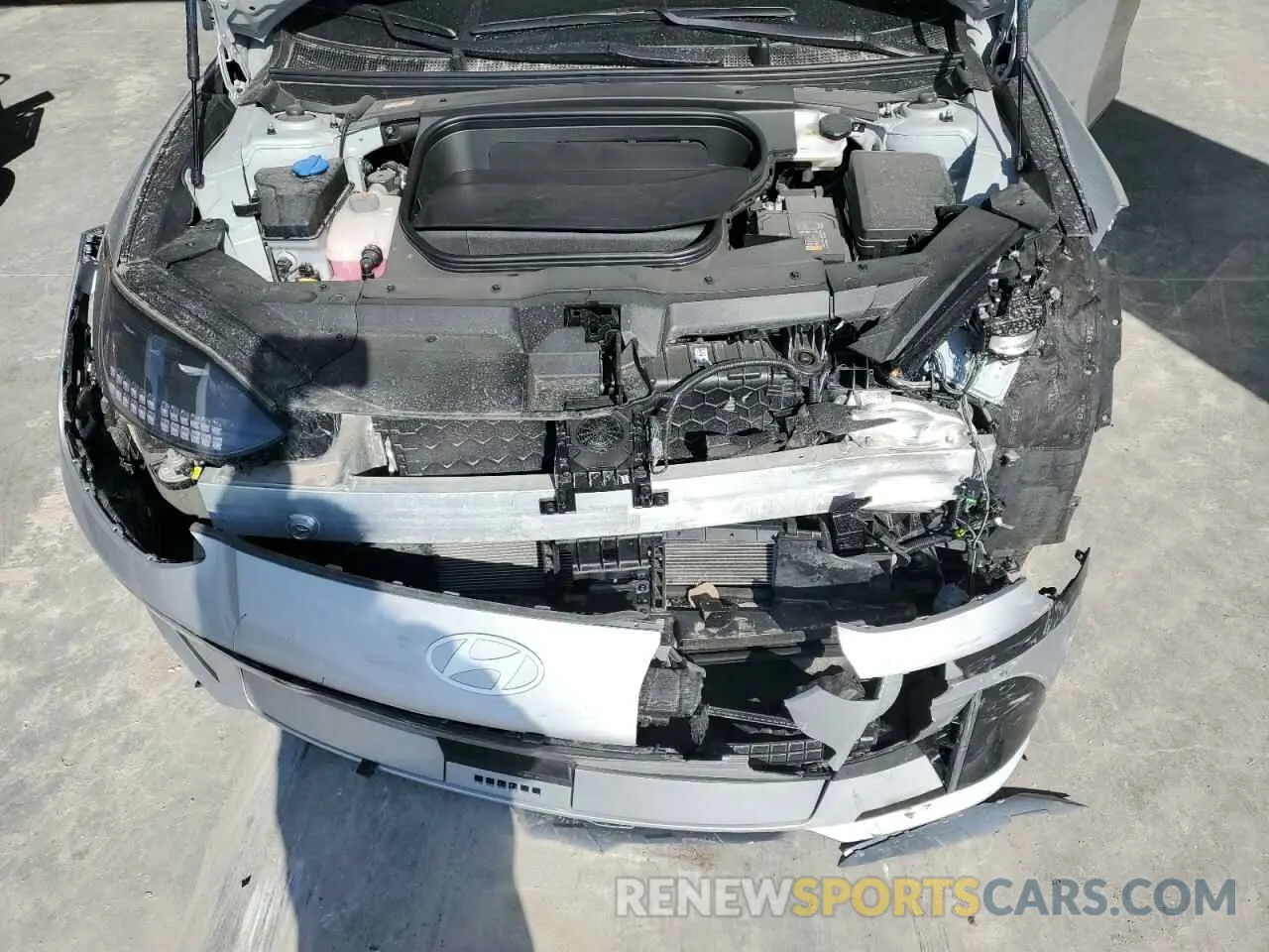 12 fotografías del automóvil dañado KMHM24AC2RA080688 HYUNDAI IONIQ 6 SE 2024