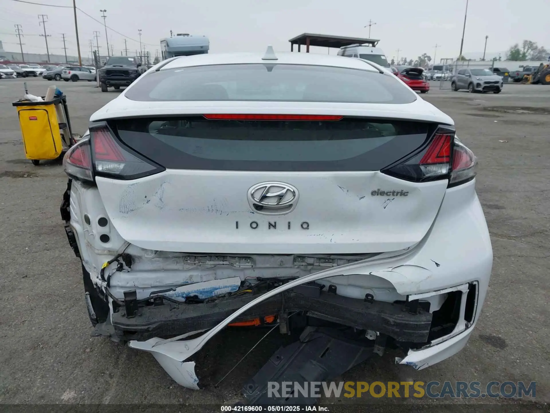 16 fotografías del automóvil dañado KMHC75LJ2LU071350 HYUNDAI IONIQ ELECTRIC 2020