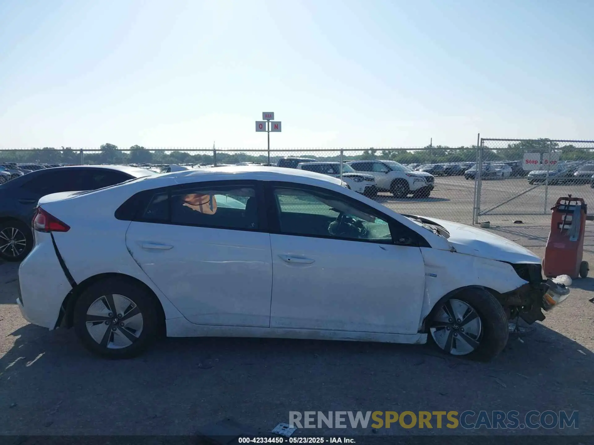 13 fotografías del automóvil dañado KMHC65LC1KU173483 HYUNDAI IONIQ HYBRID 2019