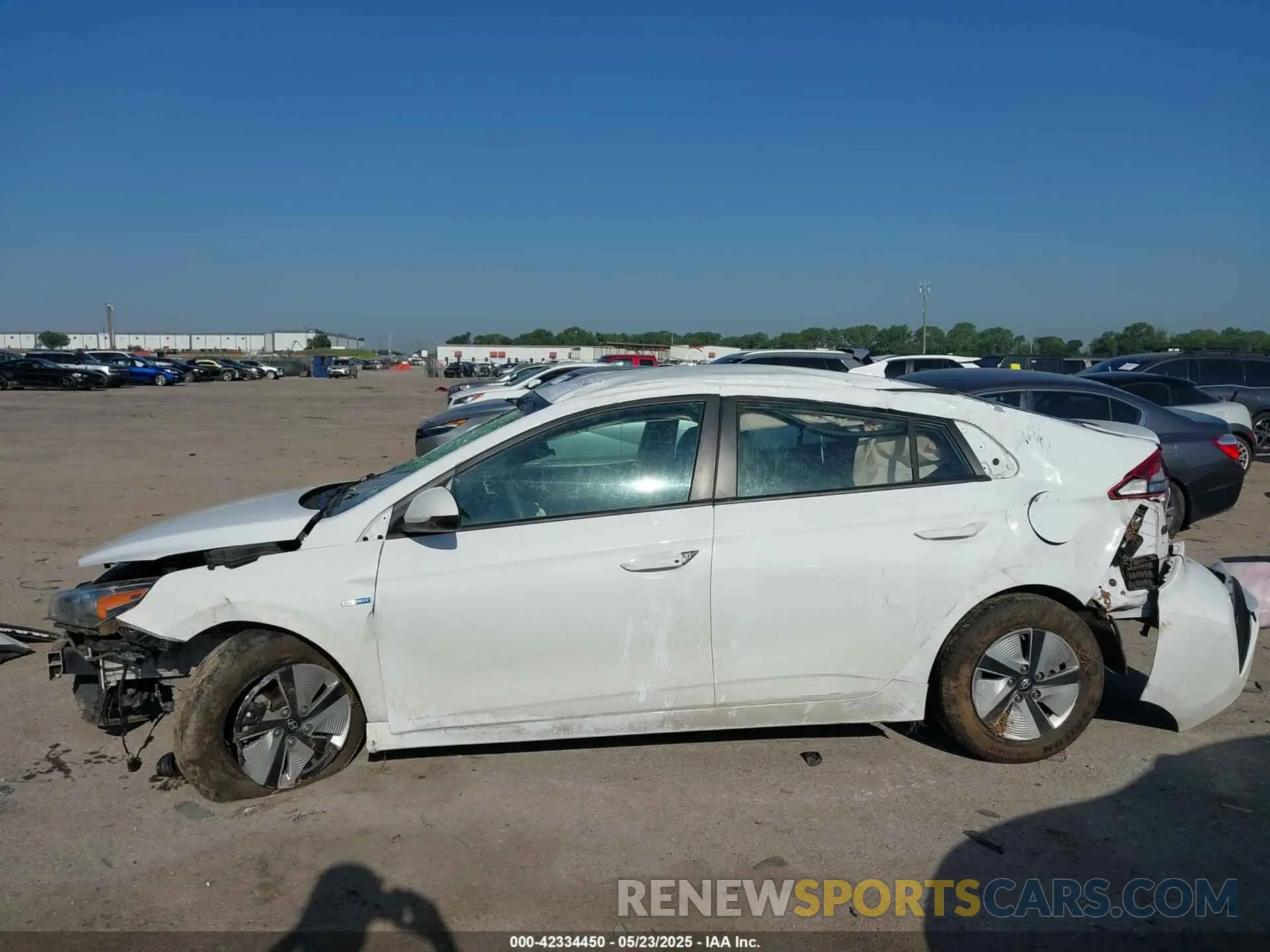 14 fotografías del automóvil dañado KMHC65LC1KU173483 HYUNDAI IONIQ HYBRID 2019