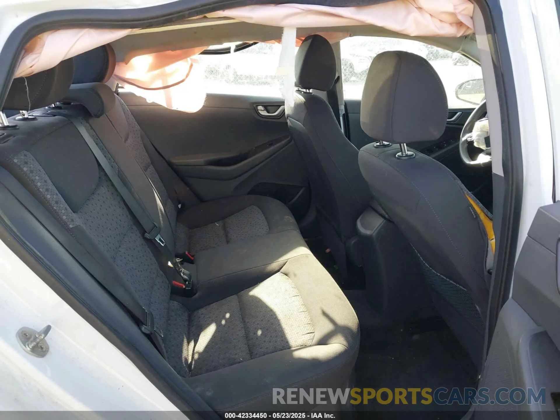 8 fotografías del automóvil dañado KMHC65LC1KU173483 HYUNDAI IONIQ HYBRID 2019