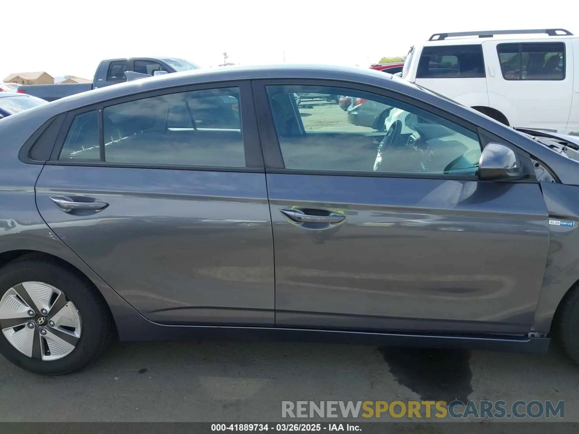 14 fotografías del automóvil dañado KMHC65LC1KU174214 HYUNDAI IONIQ HYBRID 2019