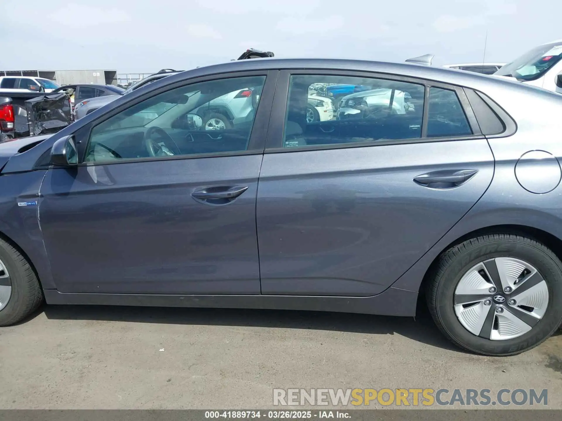 15 fotografías del automóvil dañado KMHC65LC1KU174214 HYUNDAI IONIQ HYBRID 2019