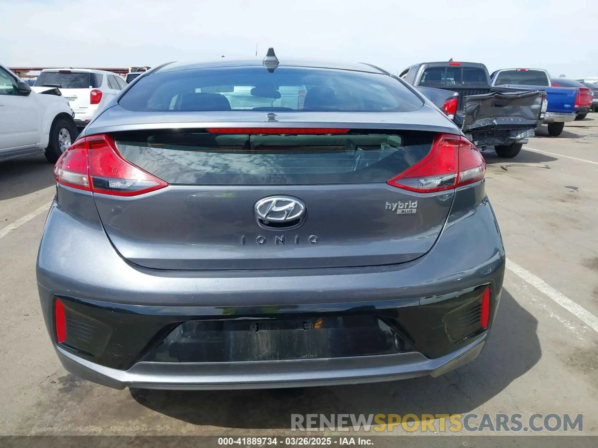 17 fotografías del automóvil dañado KMHC65LC1KU174214 HYUNDAI IONIQ HYBRID 2019