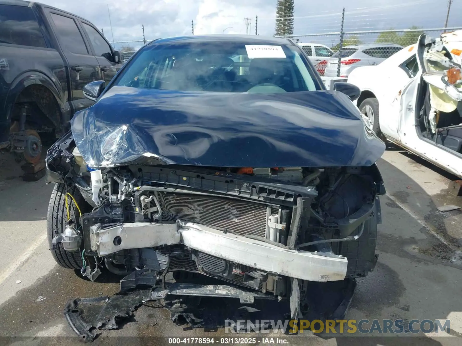 13 fotografías del automóvil dañado KMHC65LC3KU175915 HYUNDAI IONIQ HYBRID 2019