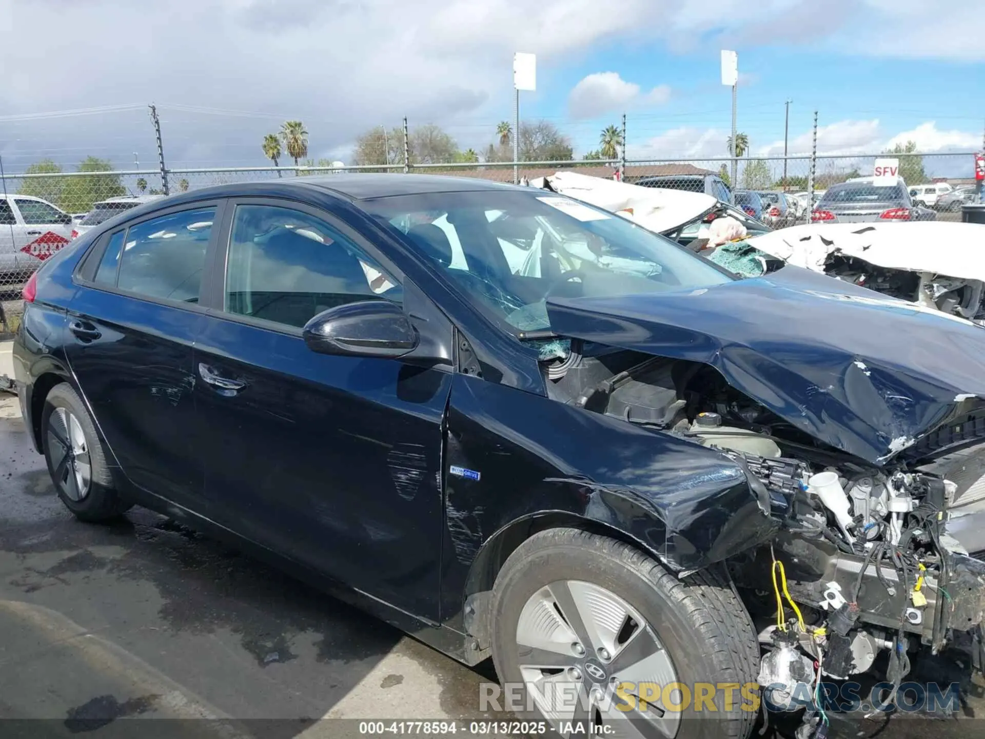14 fotografías del automóvil dañado KMHC65LC3KU175915 HYUNDAI IONIQ HYBRID 2019