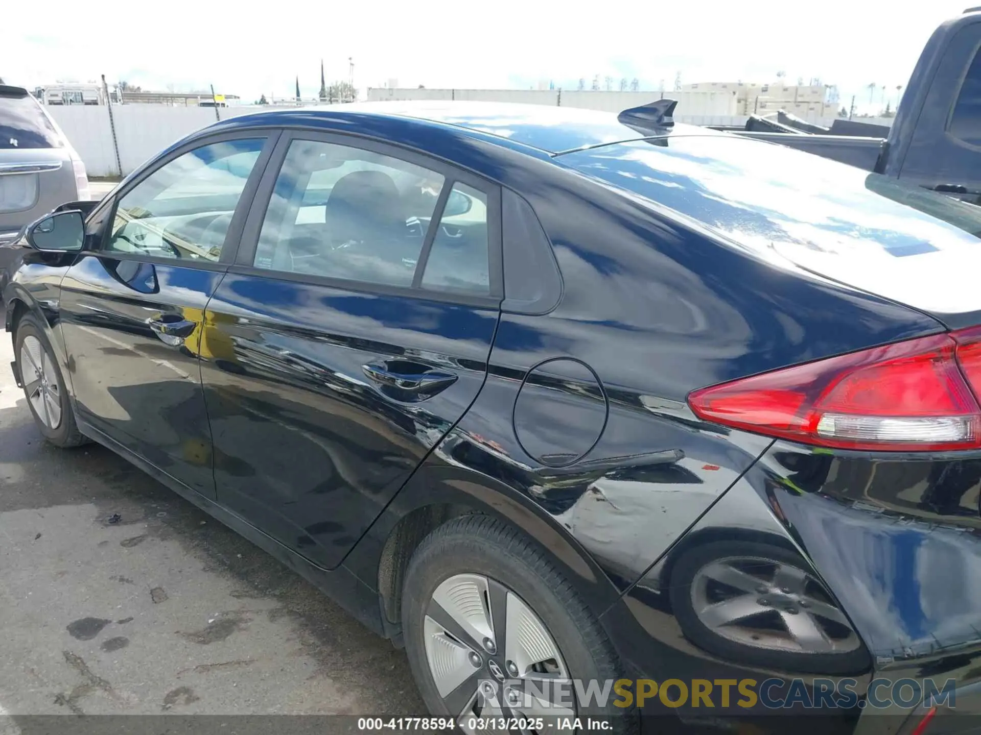 15 fotografías del automóvil dañado KMHC65LC3KU175915 HYUNDAI IONIQ HYBRID 2019
