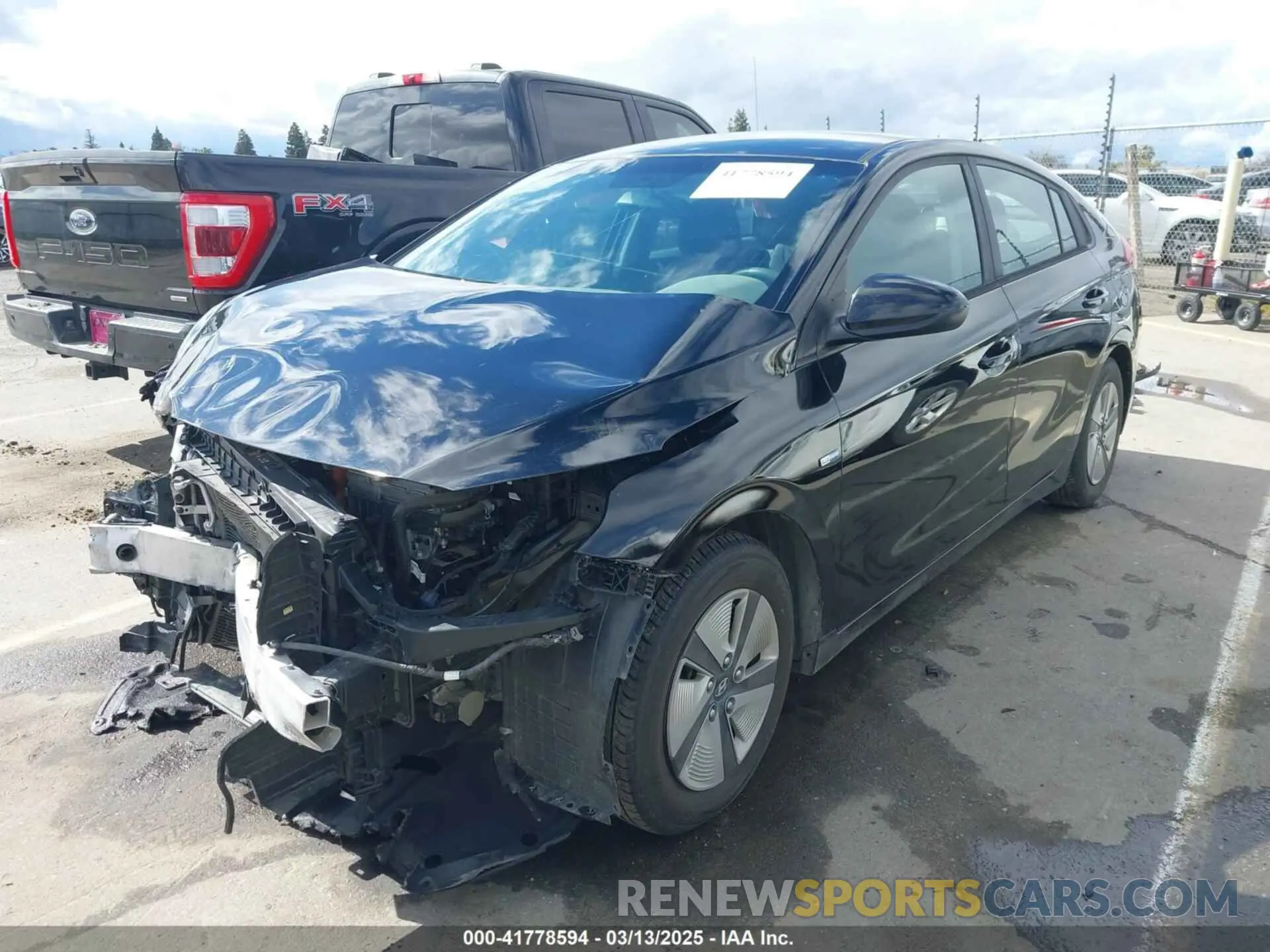 2 fotografías del automóvil dañado KMHC65LC3KU175915 HYUNDAI IONIQ HYBRID 2019