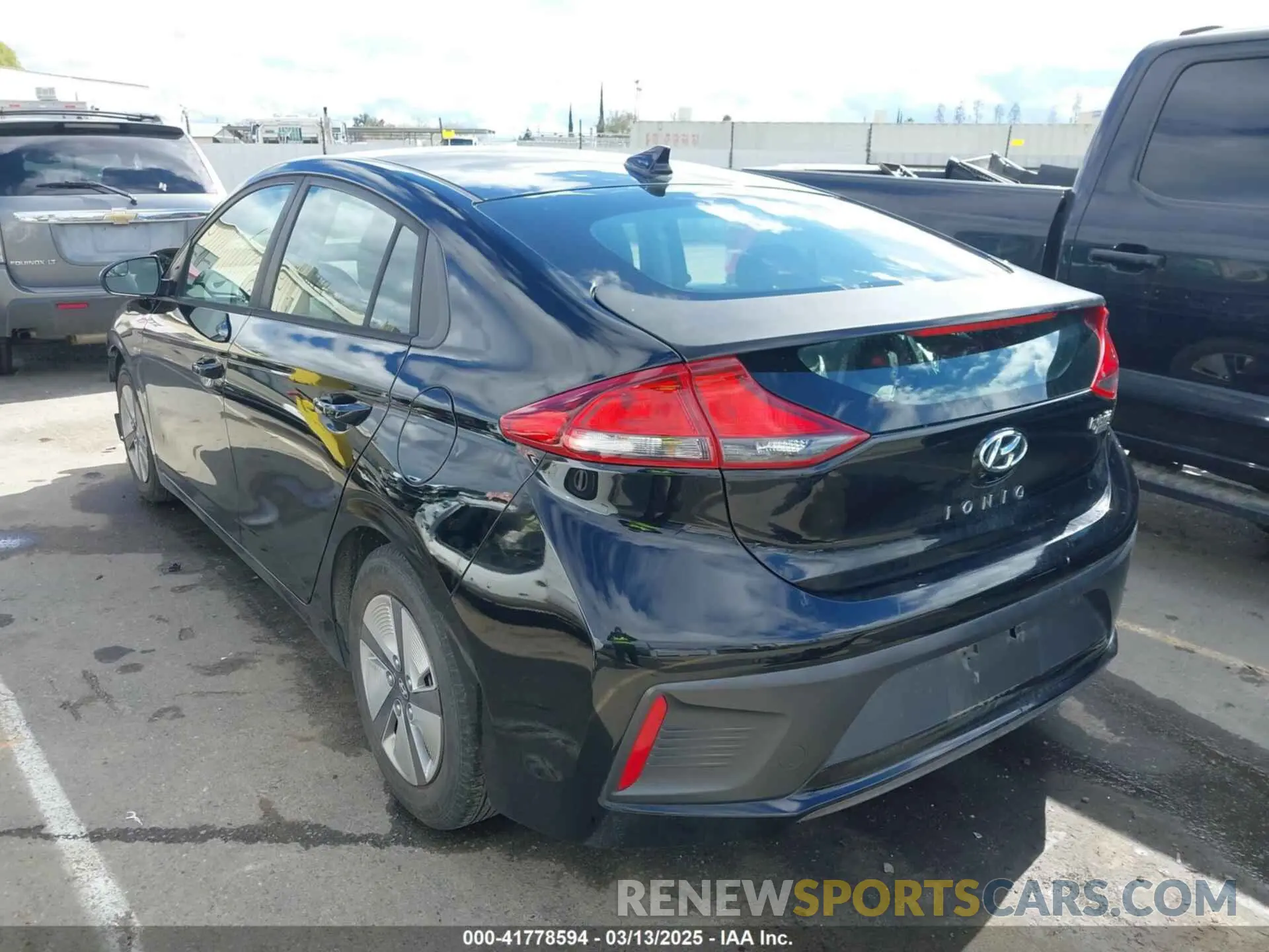 3 fotografías del automóvil dañado KMHC65LC3KU175915 HYUNDAI IONIQ HYBRID 2019