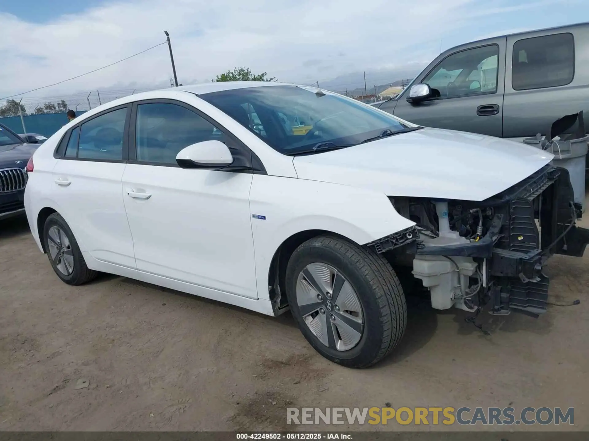 14 fotografías del automóvil dañado KMHC65LC3KU179902 HYUNDAI IONIQ HYBRID 2019