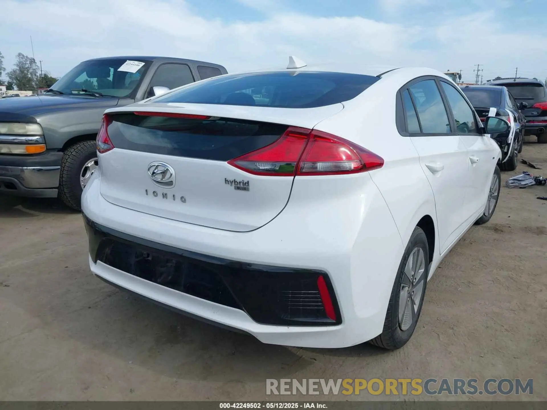 4 fotografías del automóvil dañado KMHC65LC3KU179902 HYUNDAI IONIQ HYBRID 2019