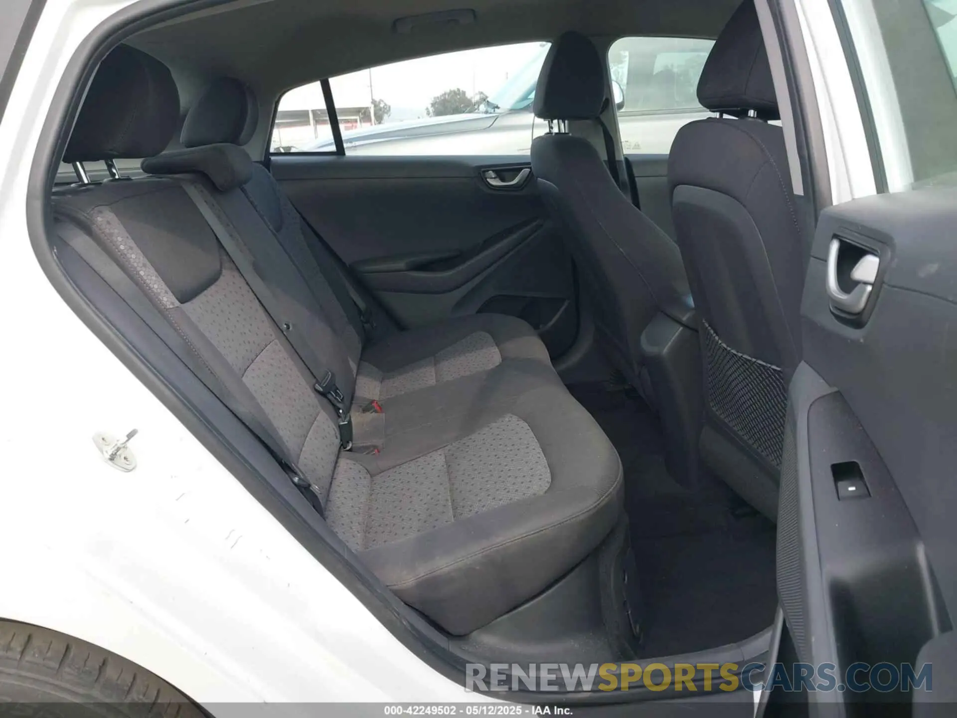 8 fotografías del automóvil dañado KMHC65LC3KU179902 HYUNDAI IONIQ HYBRID 2019