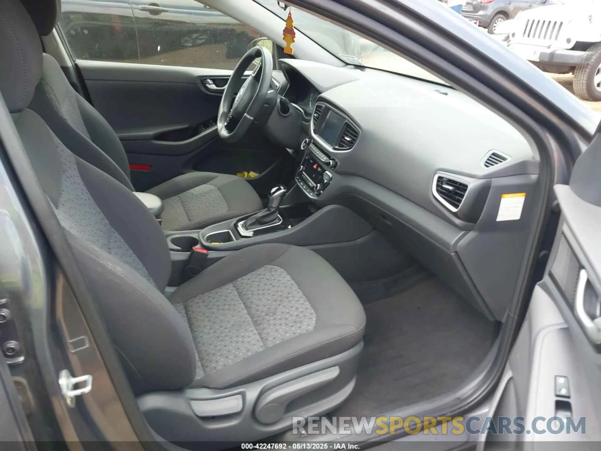 5 fotografías del automóvil dañado KMHC65LC4KU174675 HYUNDAI IONIQ HYBRID 2019