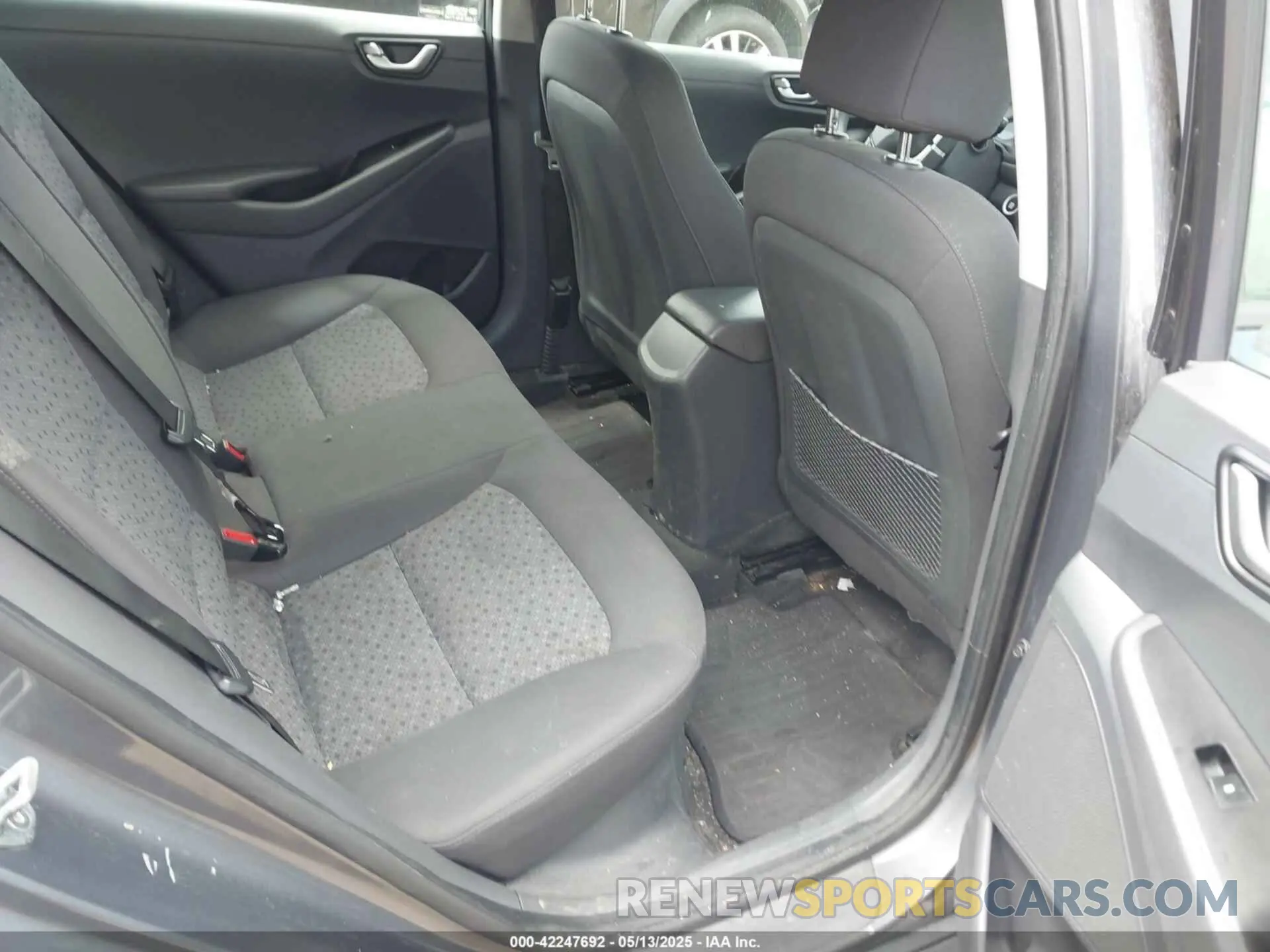 8 fotografías del automóvil dañado KMHC65LC4KU174675 HYUNDAI IONIQ HYBRID 2019